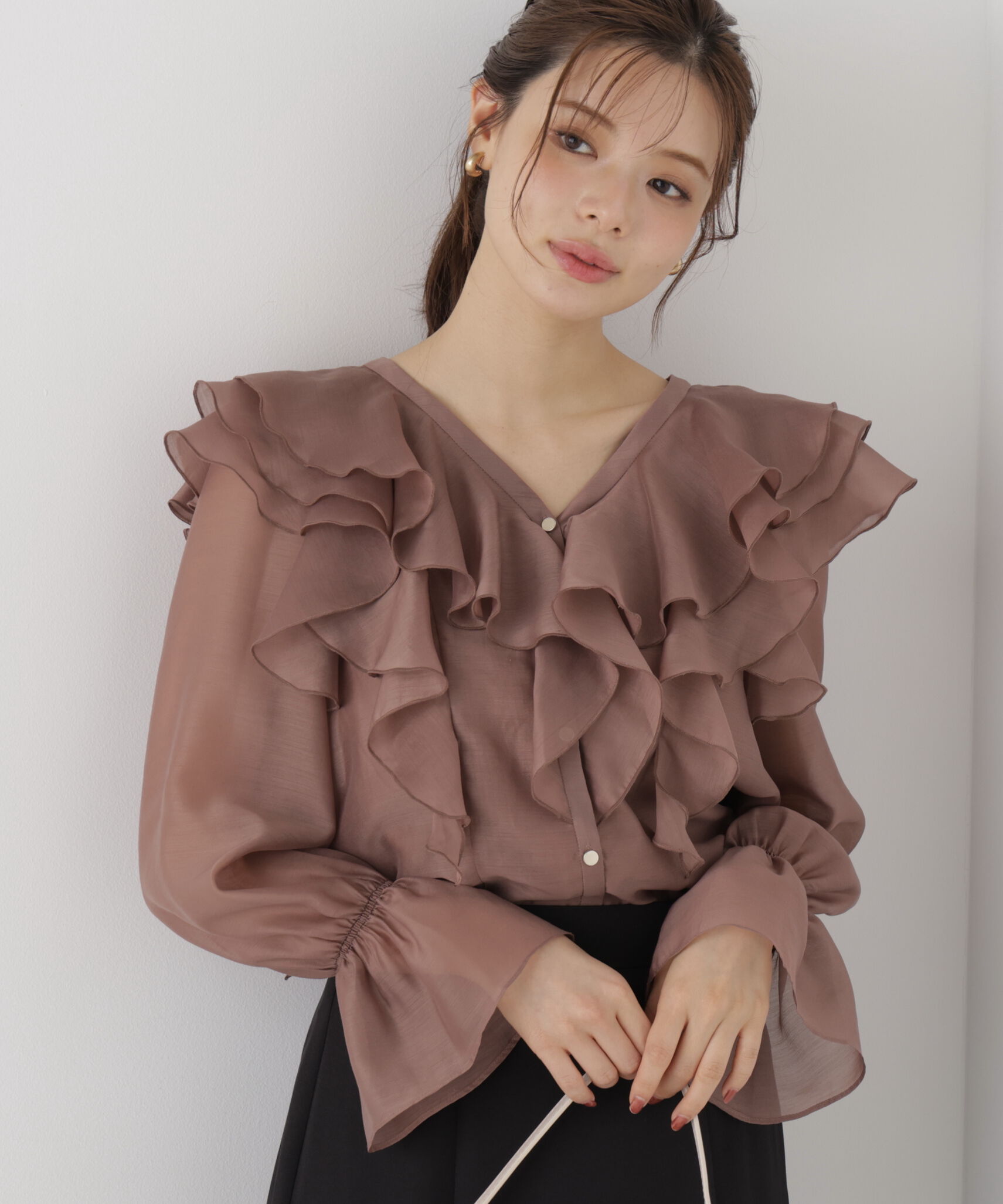 PROPORTION BODY DRESSING「ボリュームラッフルブラウス」|シャツ・ブラウス|モカ1
