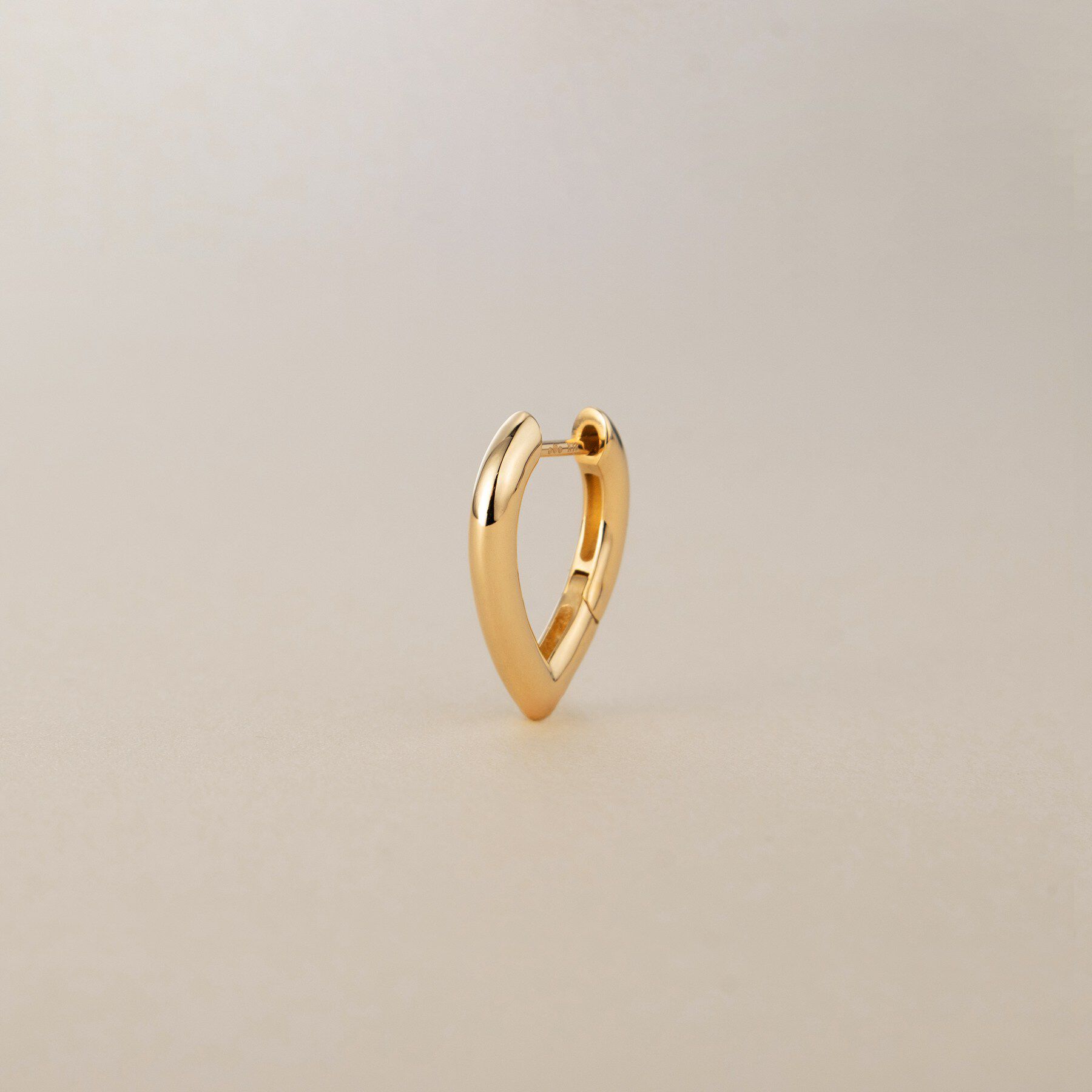 COCOSHNIK「K18ドロップシェイプ 中折れピアス」|ピアス|