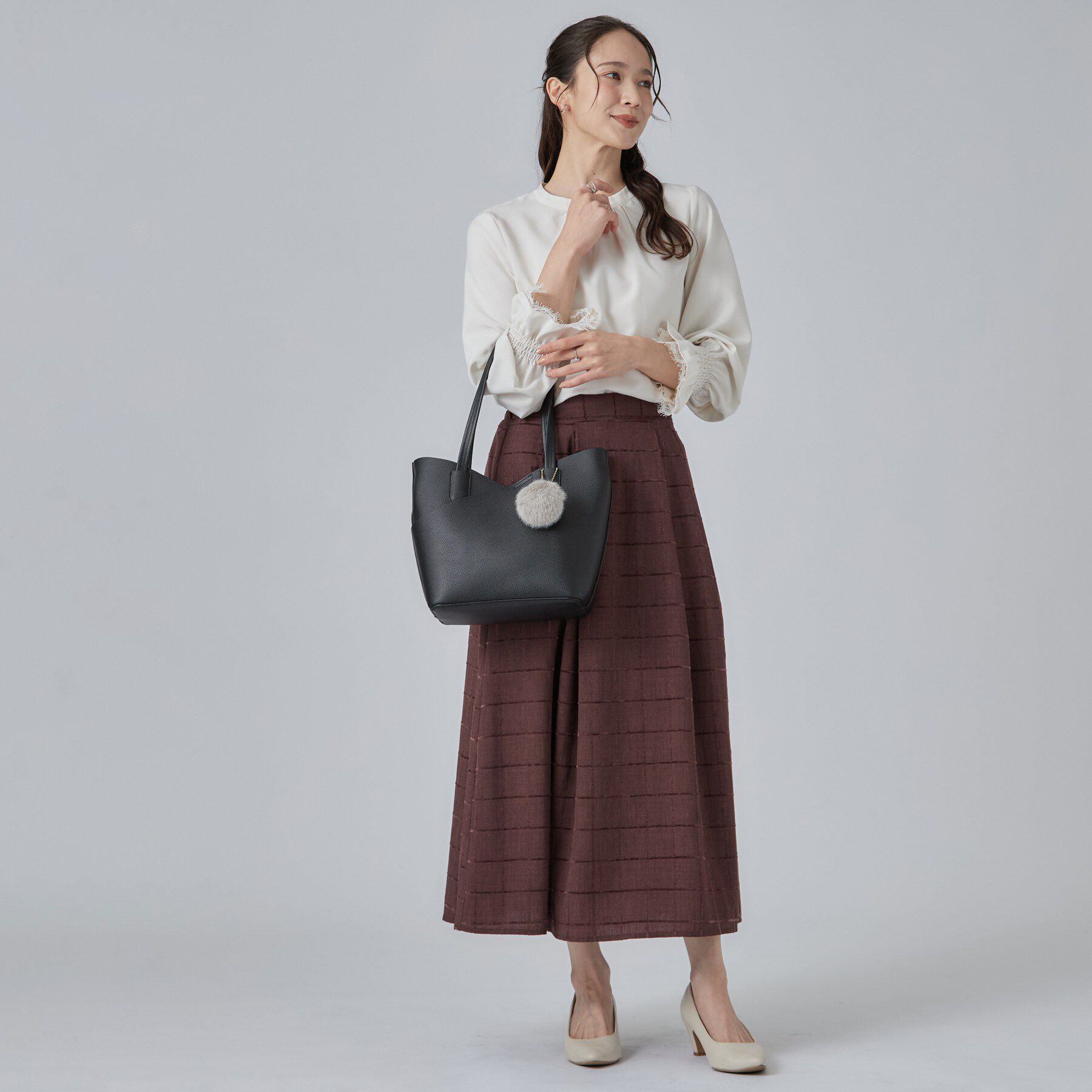 SHOO･LA･RUE「フェイクファーポンポン付きカッティングトートバッグ」|トートバッグ|