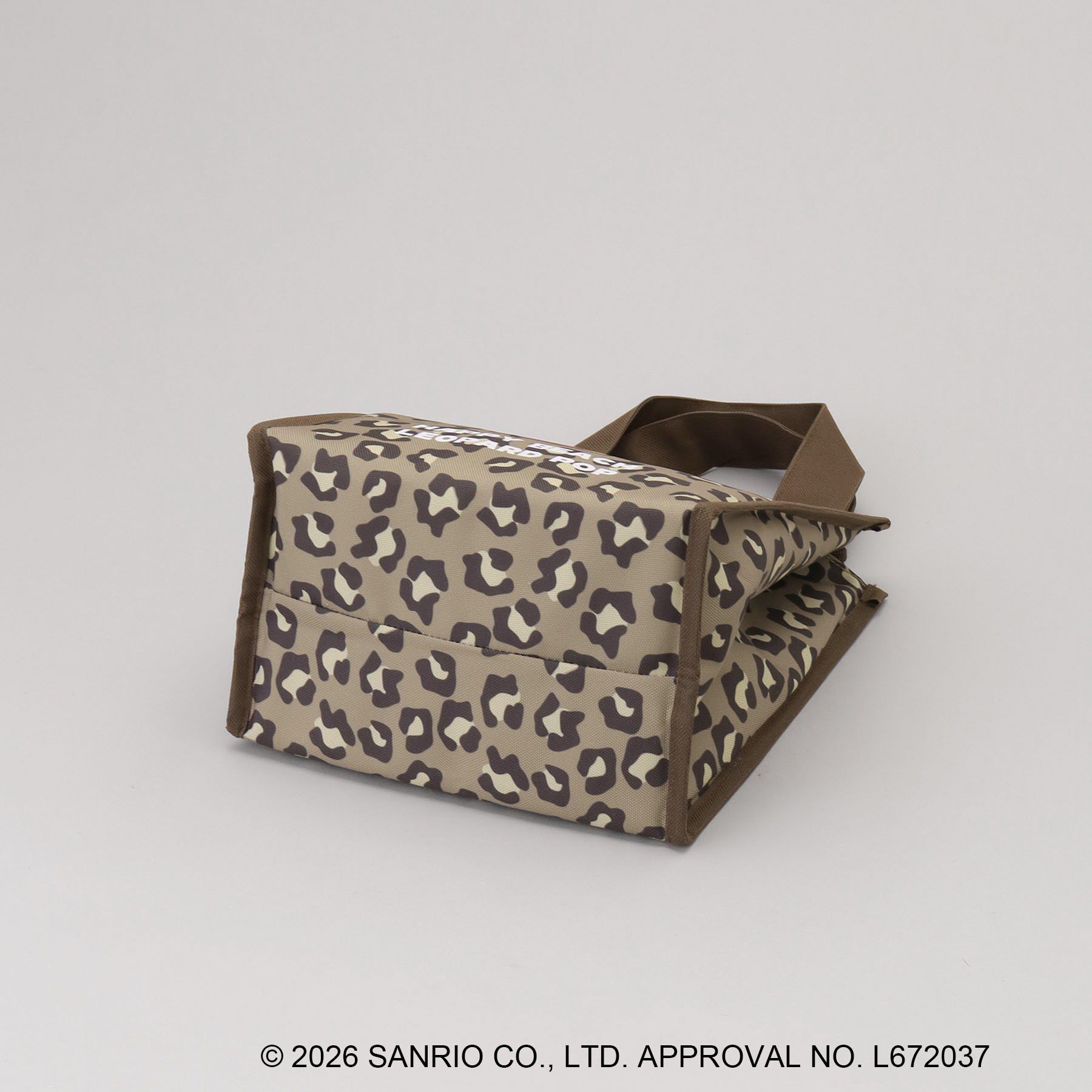 212 KITCHEN STORE「日焼けハローキティ 三角マチ保冷バッグ LEOPARD BR」|その他|