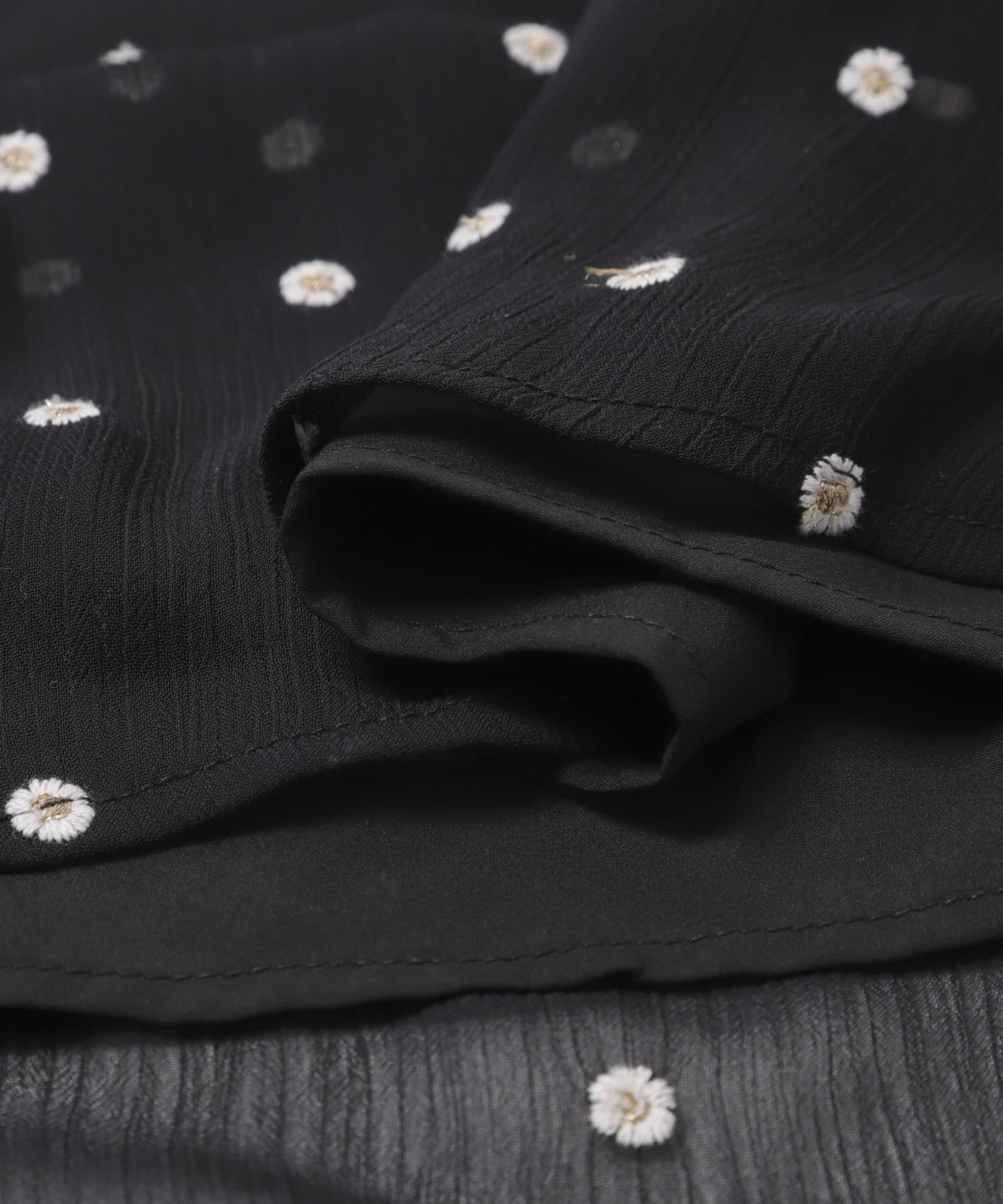URBAN RESEARCH ROSSO「『WEB限定』フラワー刺繍ピンタックフリルワンピース」|ワンピース|