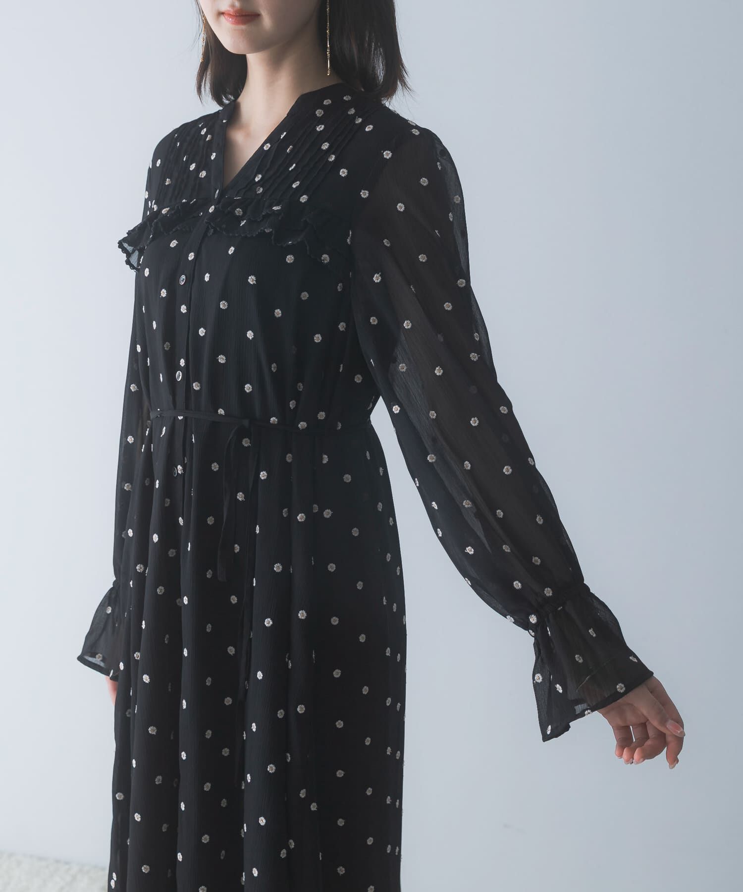 URBAN RESEARCH ROSSO「『WEB限定』フラワー刺繍ピンタックフリルワンピース」|ワンピース|