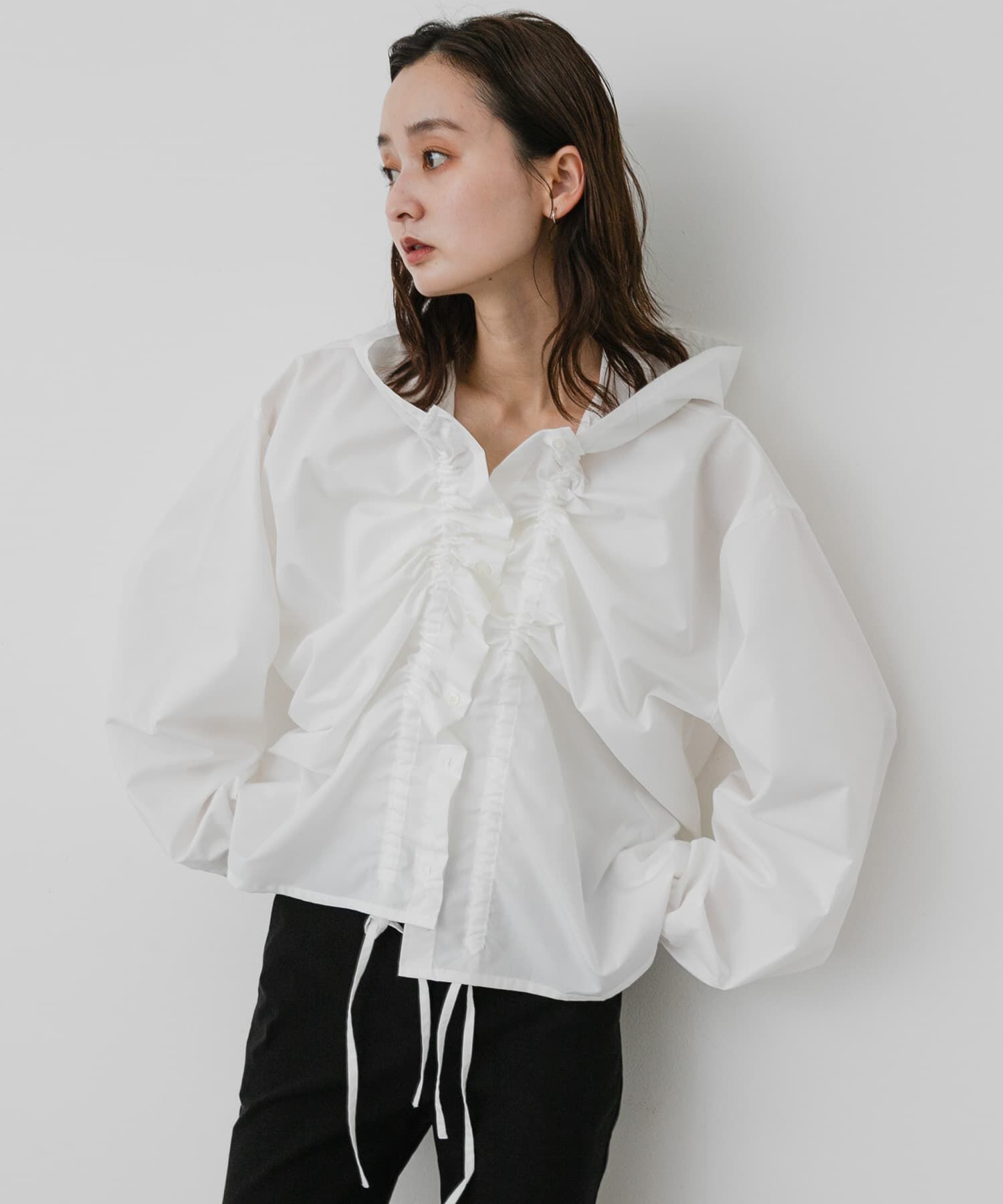 SENSE OF PLACE by URBAN RESEARCH「『WEB限定』シャーリングフリルフーディシャツ」|シャツ・ブラウス|