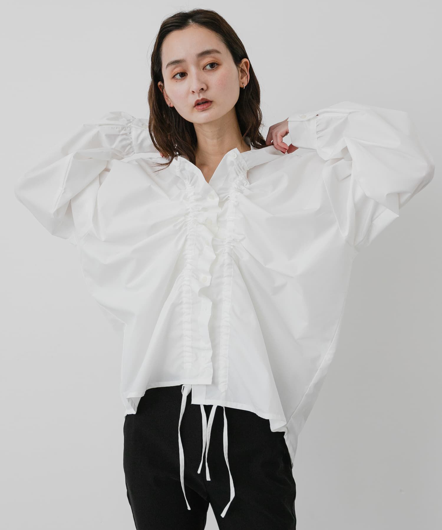 SENSE OF PLACE by URBAN RESEARCH「『WEB限定』シャーリングフリルフーディシャツ」|シャツ・ブラウス|