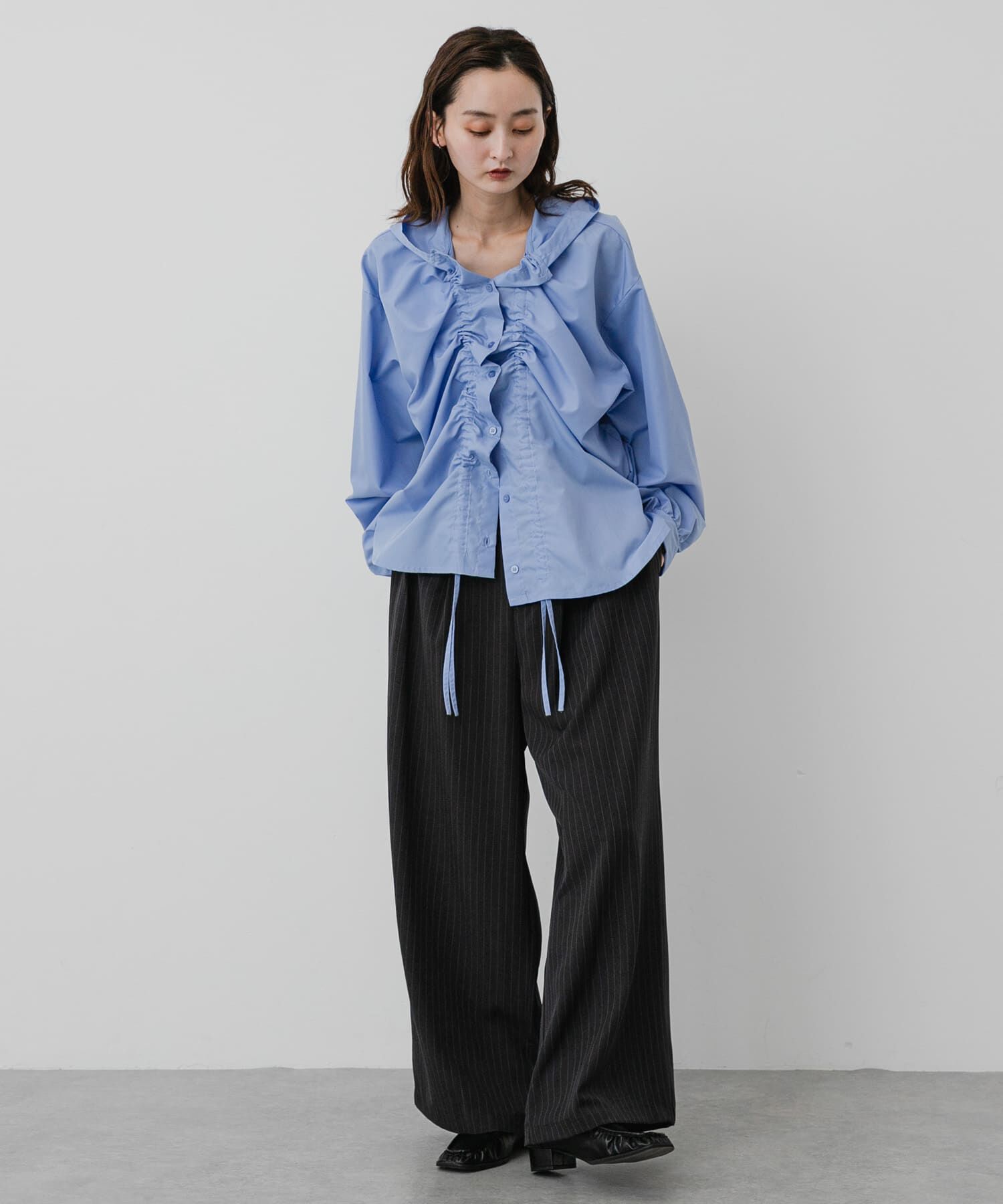 SENSE OF PLACE by URBAN RESEARCH「『WEB限定』シャーリングフリルフーディシャツ」|シャツ・ブラウス|