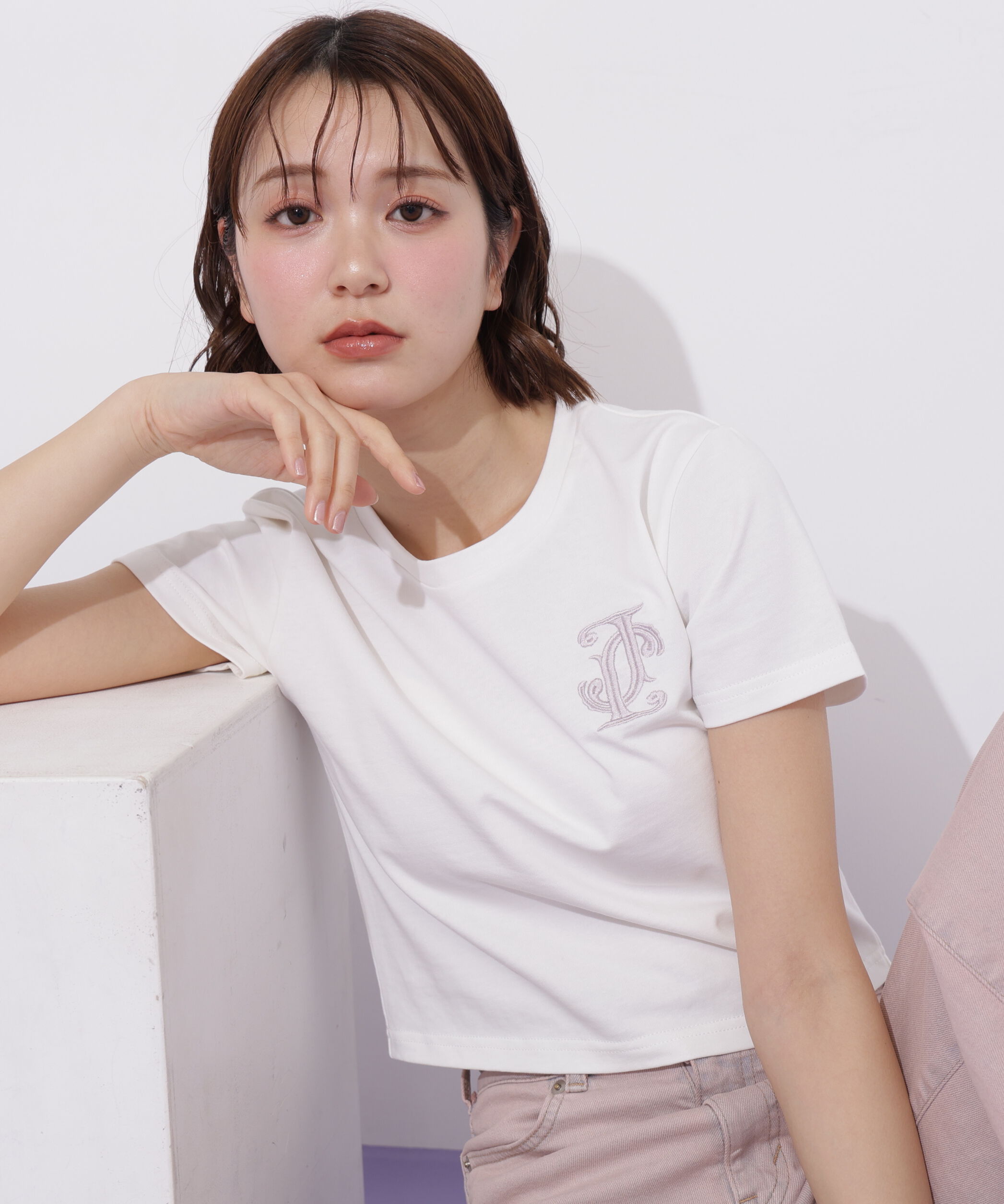  「クロスJモチーフ刺繍ロゴTシャツ」|Tシャツ・カットソー|ホワイト