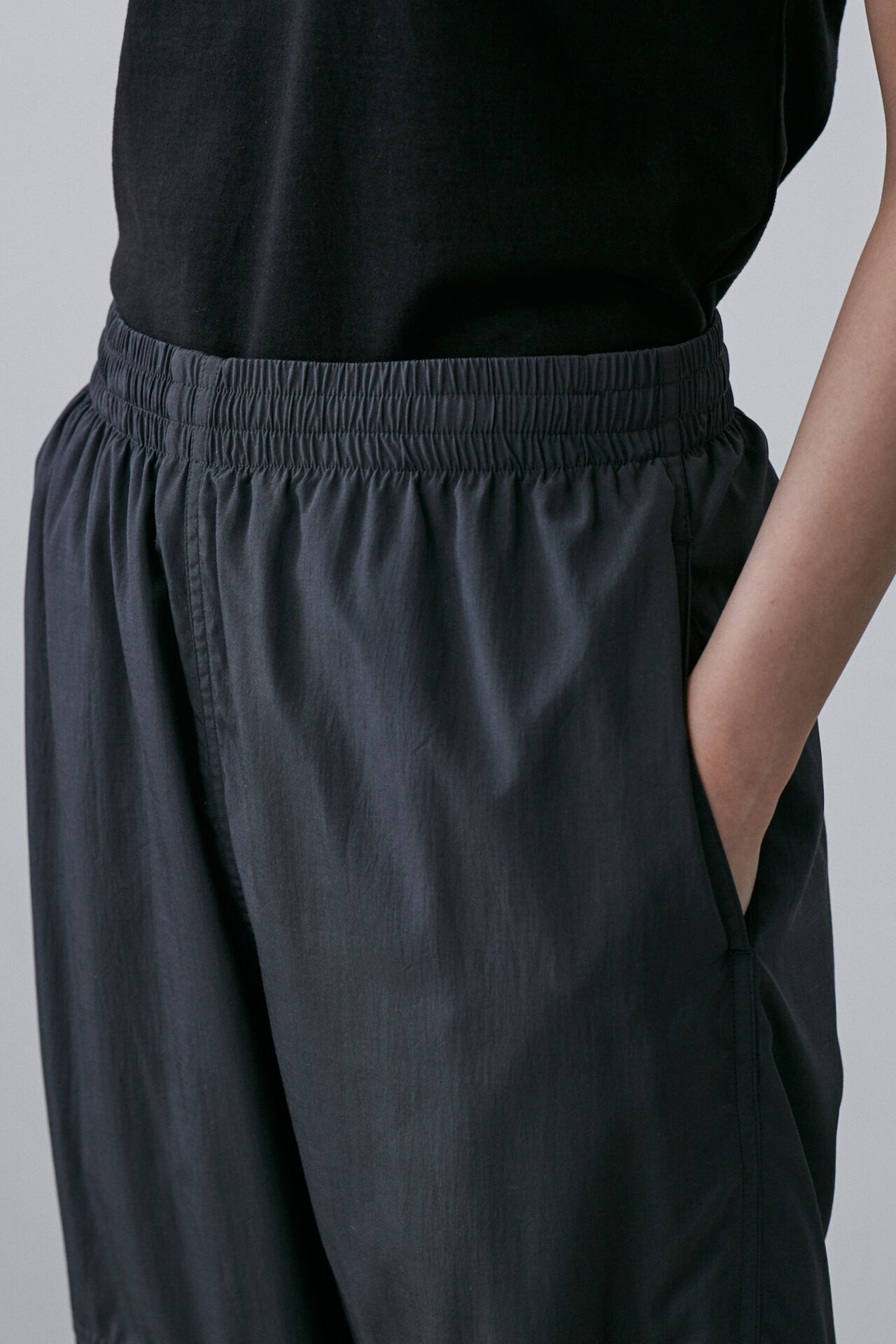 YLEVE 「YLEVE / NYLON SILK JOGGER PT」|その他|