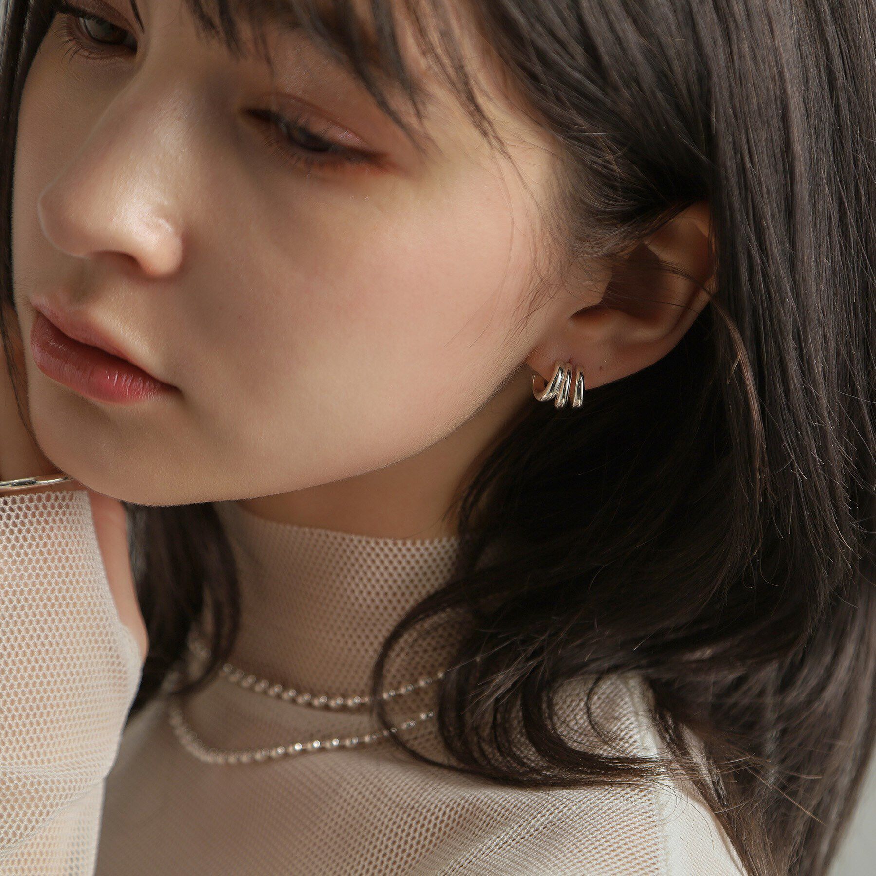 COCOSHNIK ONKITSCH「シルバー スモールフープ トリプルカーブピアス」|ピアス|