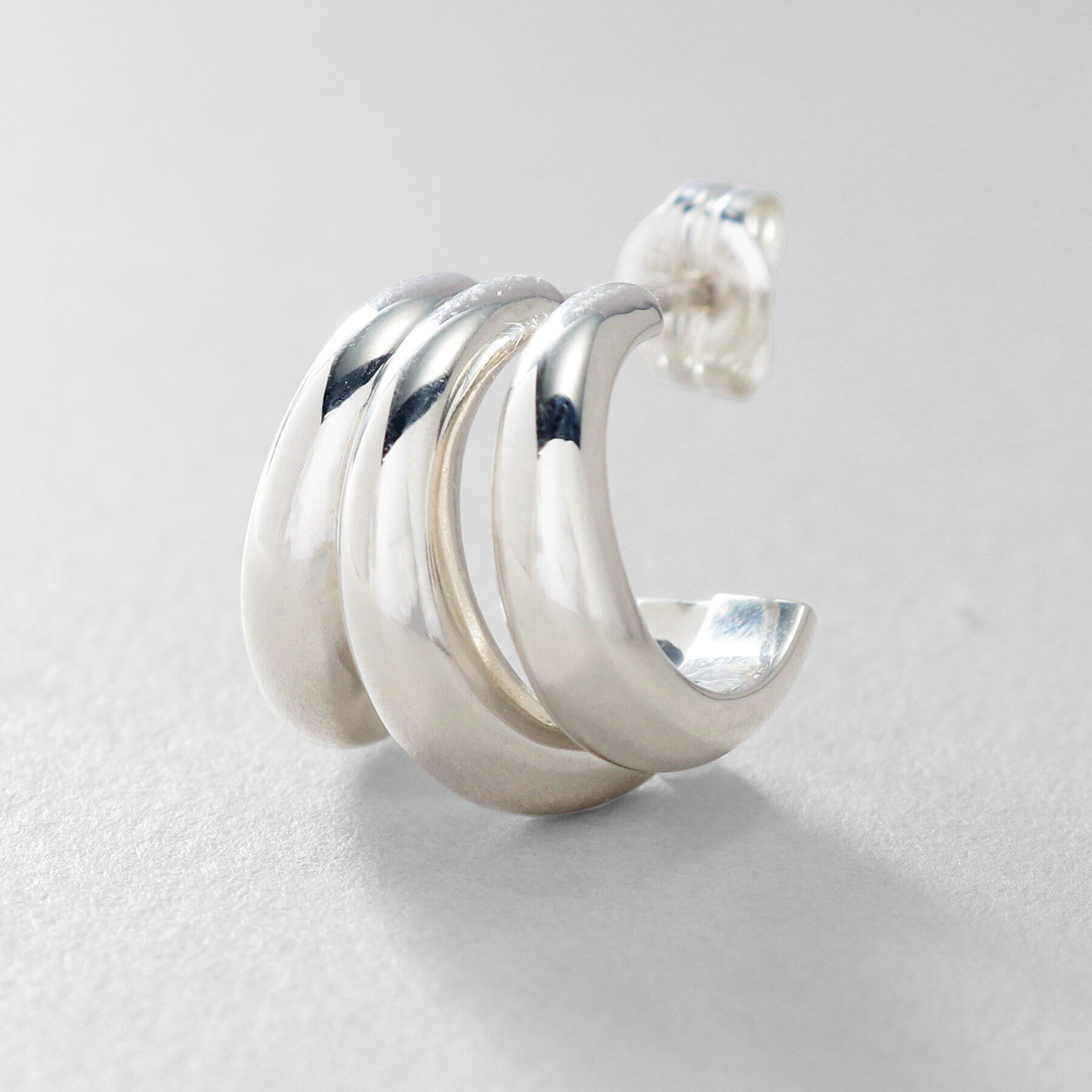 COCOSHNIK ONKITSCH「シルバー スモールフープ トリプルカーブピアス」|ピアス|