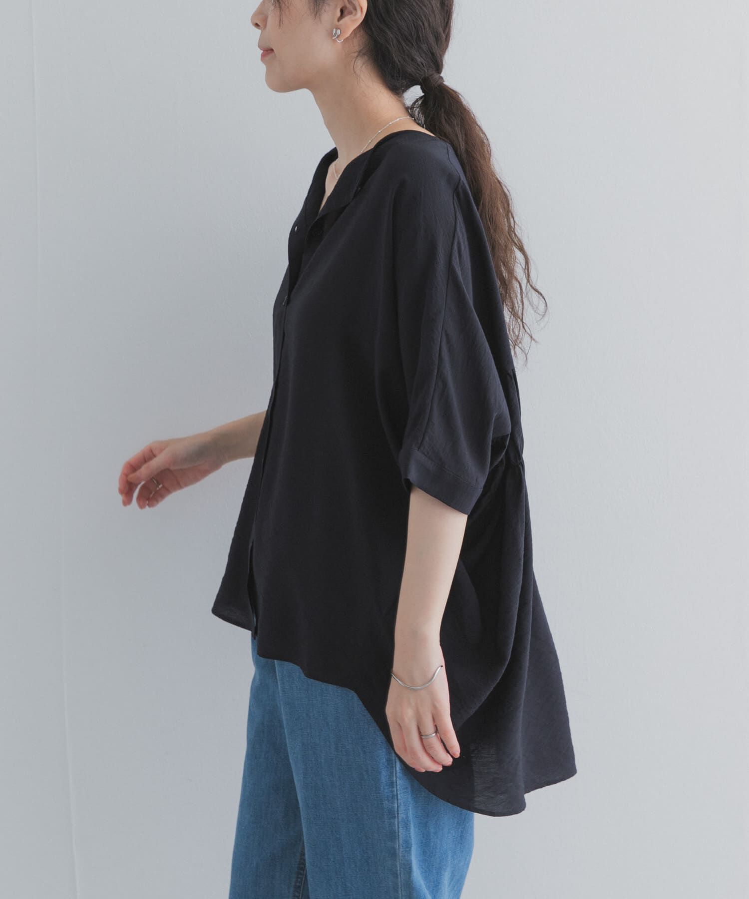 URBAN RESEARCH DOORS「バックシャーリングドルマンブラウス」|シャツ・ブラウス|