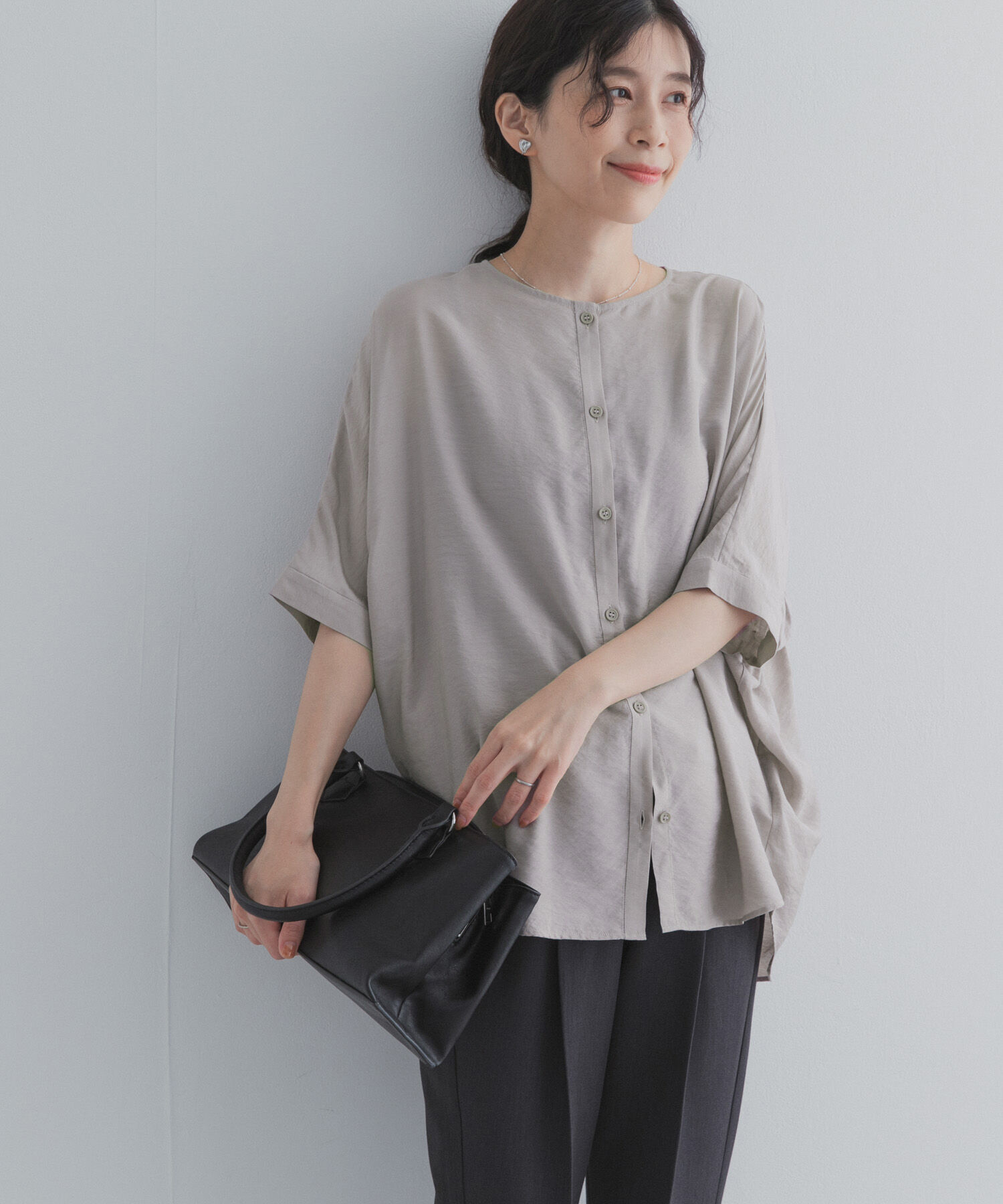 URBAN RESEARCH DOORS「バックシャーリングドルマンブラウス」|シャツ・ブラウス|ライトグレー