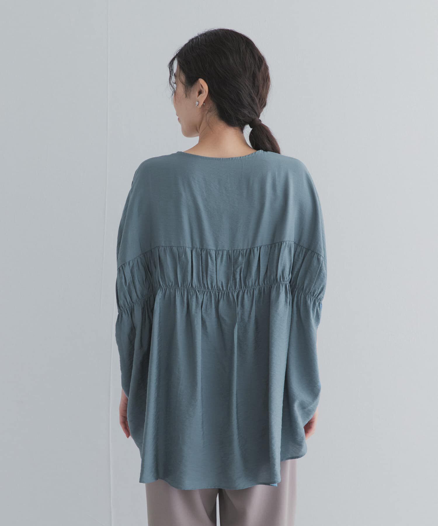URBAN RESEARCH DOORS「バックシャーリングドルマンブラウス」|シャツ・ブラウス|
