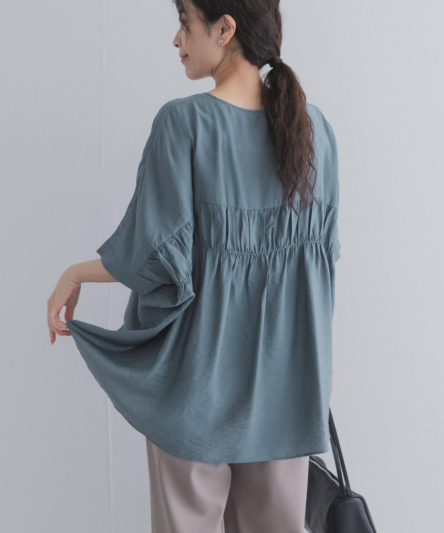 URBAN RESEARCH DOORS「バックシャーリングドルマンブラウス」|シャツ・ブラウス|