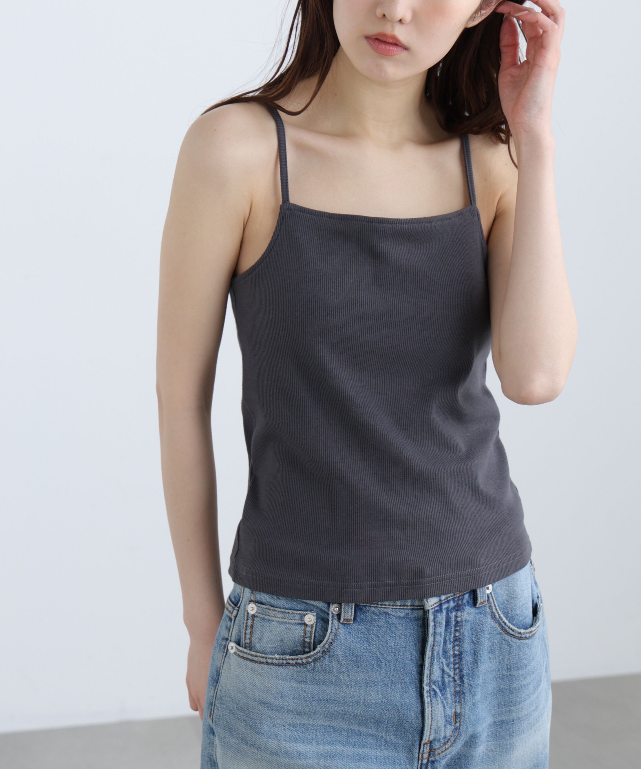  「バッククロスカップ付きキャミソール」|Tシャツ・カットソー|チャコール1
