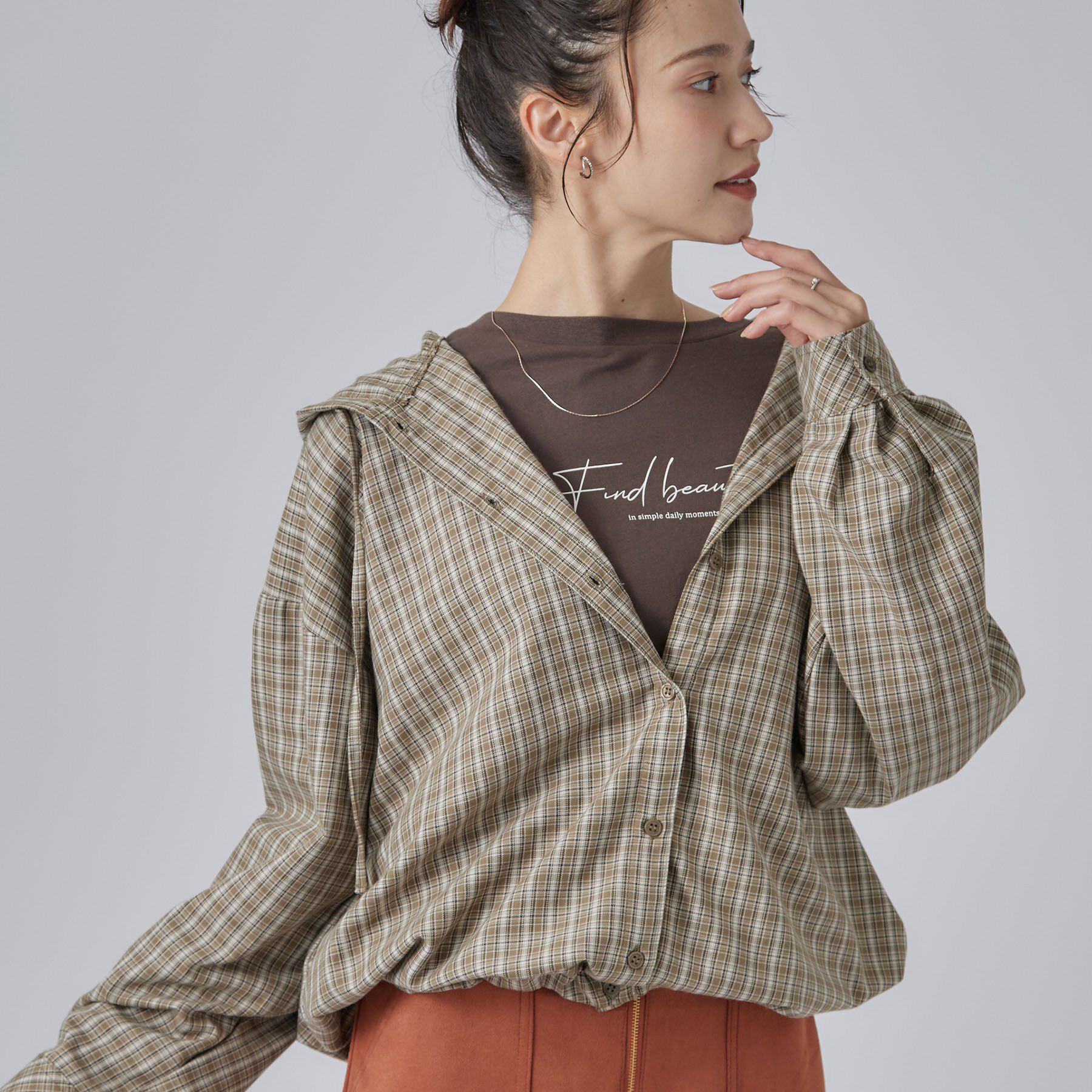 SHOO･LA･RUE「【S-LL/洗濯機可】大人カジュアルに。裾ドロスト フードチェックシャツ」|シャツ・ブラウス|ベージュ(252)