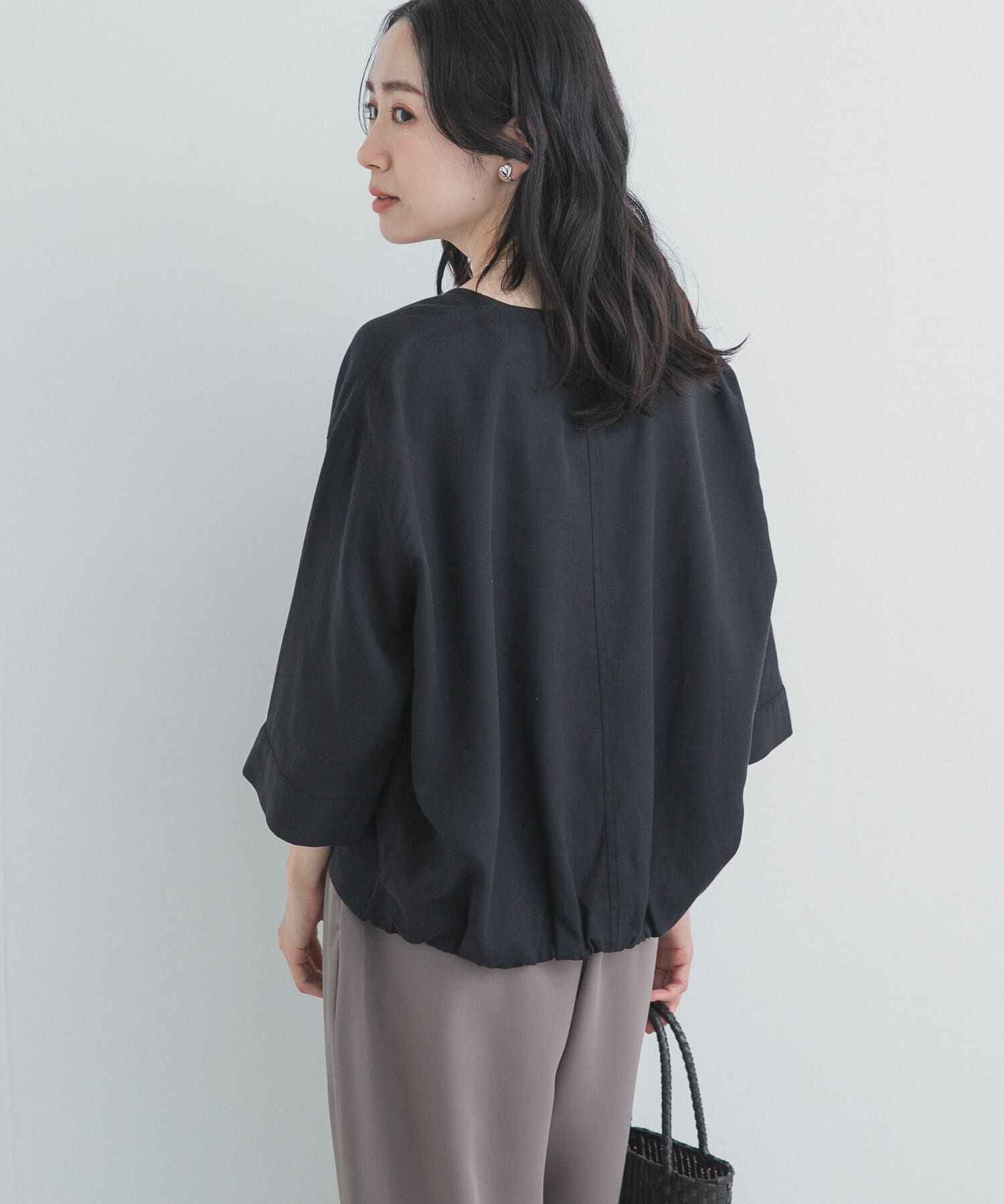 URBAN RESEARCH DOORS「ノーカラーバックギャザーブラウス」|シャツ・ブラウス|