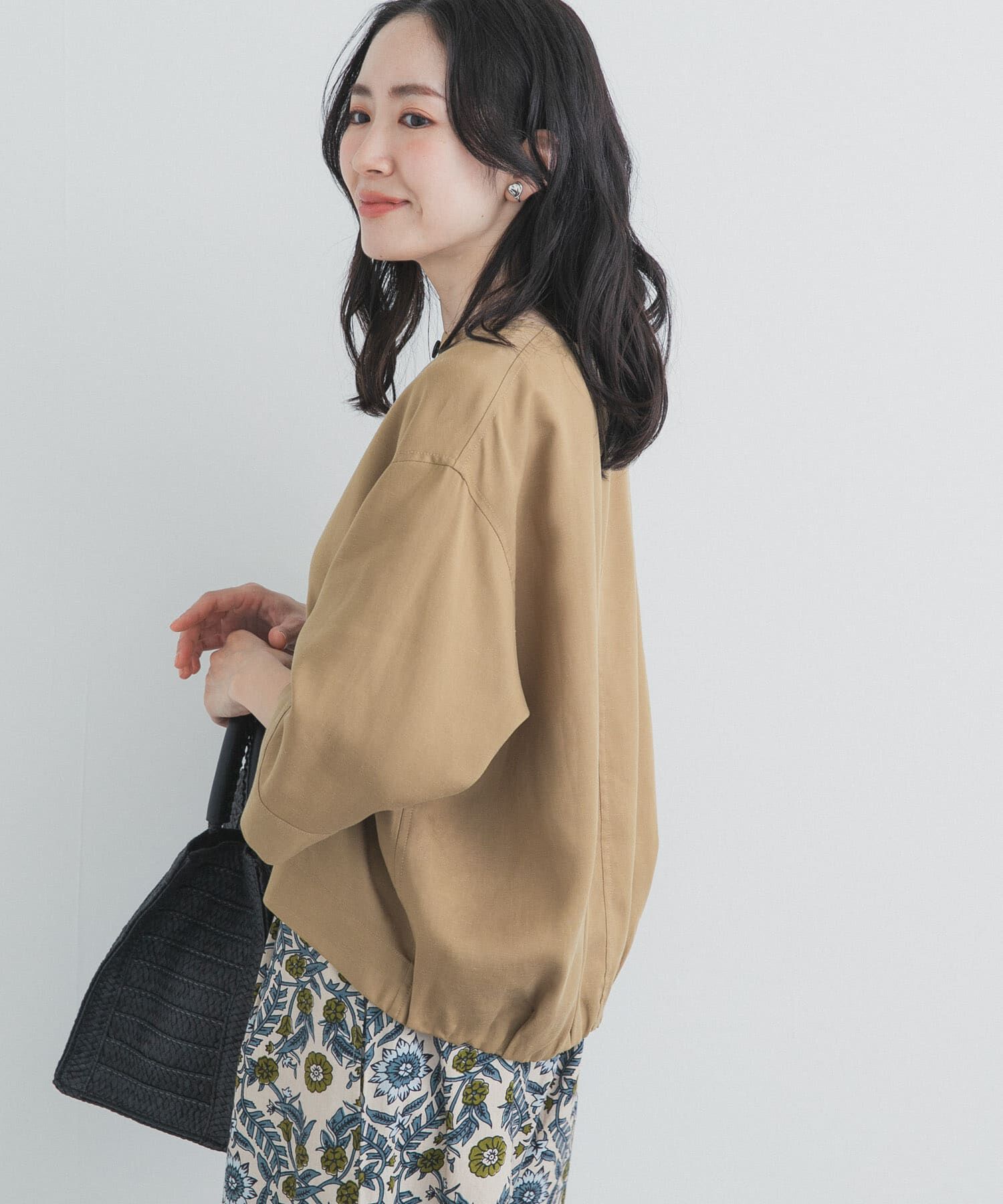 URBAN RESEARCH DOORS「ノーカラーバックギャザーブラウス」|シャツ・ブラウス|