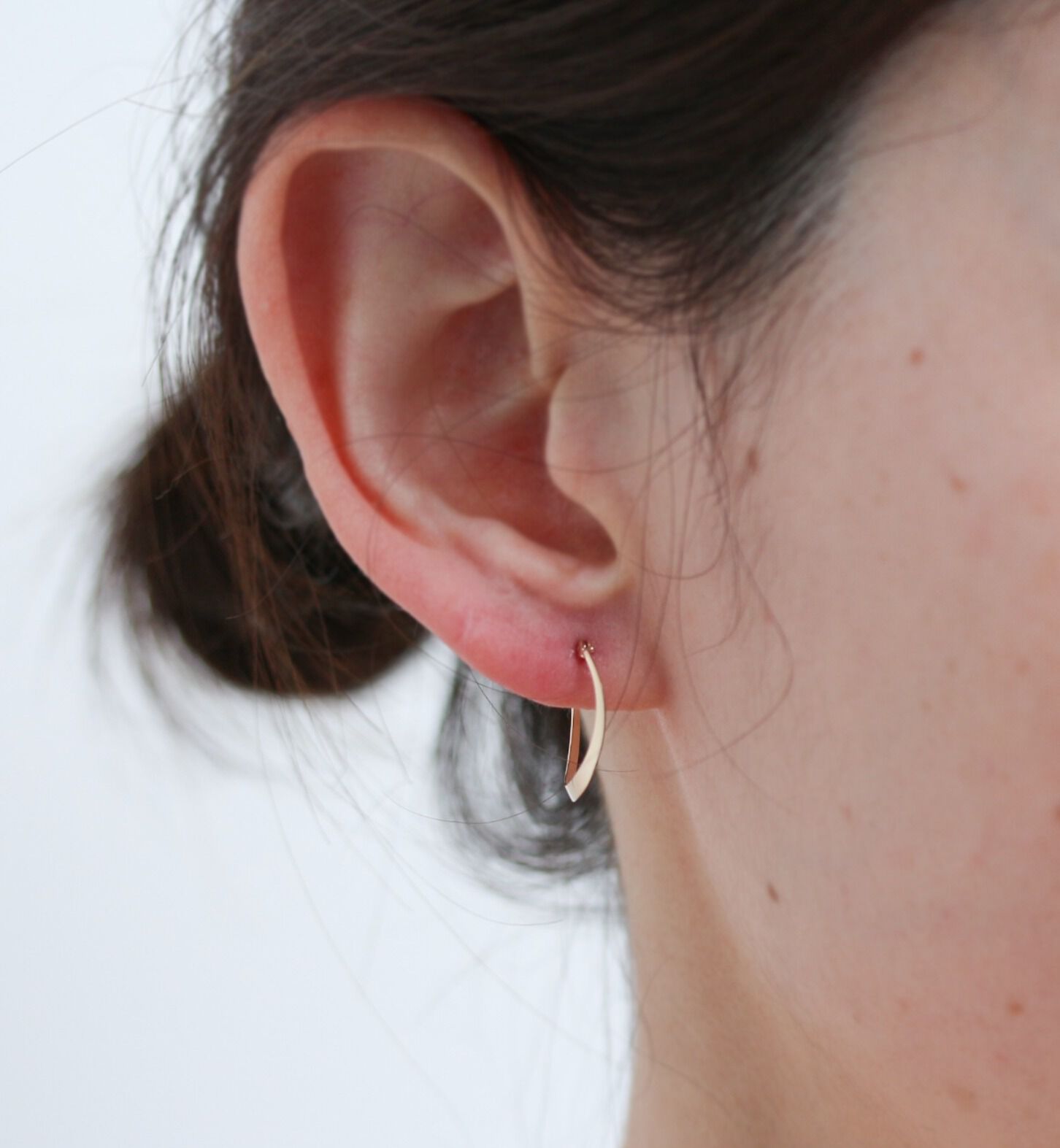  「ゴールド フラット スナップ フープ ピアス | K10YG」|ピアス|
