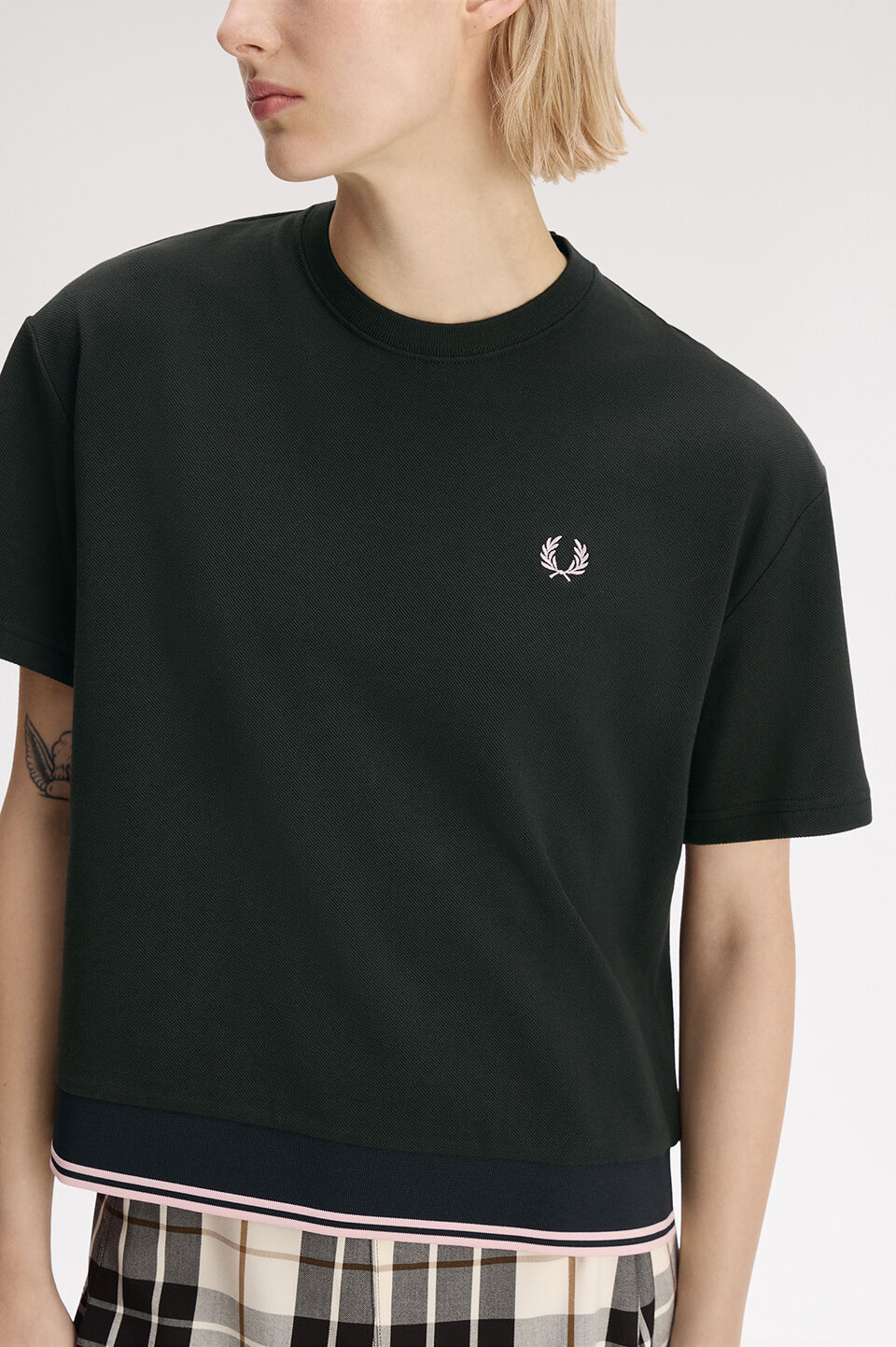 FRED PERRY 「Contrast Hem Pique T-Shirt／コントラストヘム鹿の子Tシャツ」|Tシャツ・カットソー|