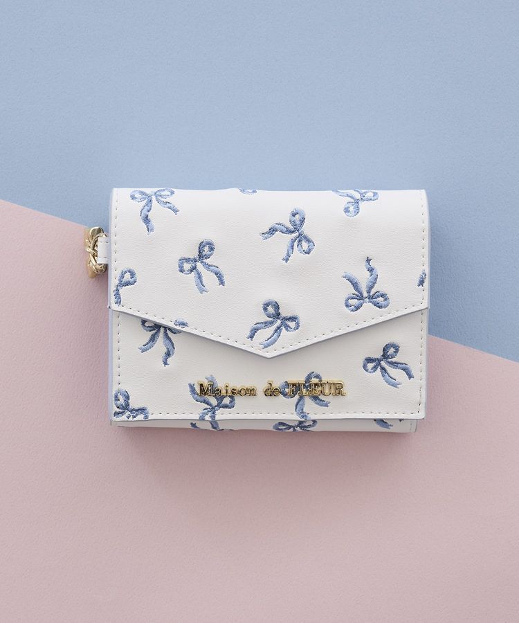 Maison de FLEUR「リボン刺繍ミニウォレット」|財布|サックスブルー