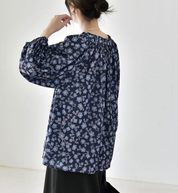 quaranciel「《予約》〈洗濯機可能〉フラワー プリント ギャザー スキッパー ボリューム ブラウス」|シャツ・ブラウス|