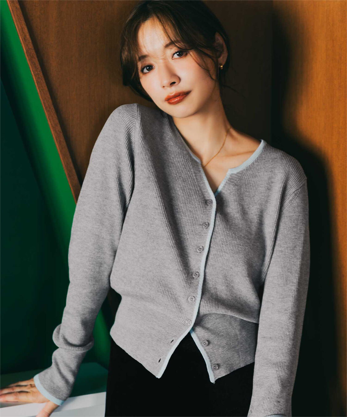 titivate「【赤埴奈津子さんコラボアイテム】キーネックリブニットカーディガン」|ニット・セーター|グレー