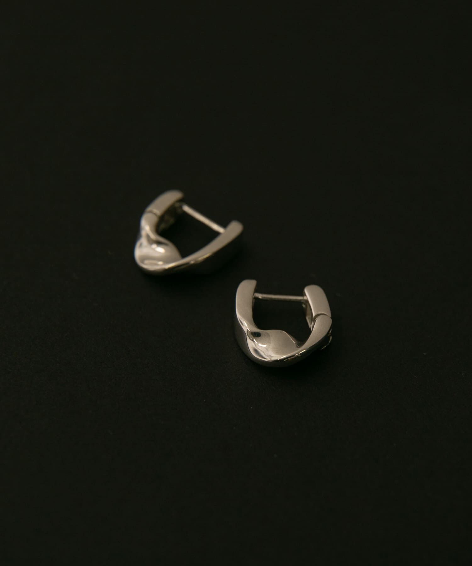 SMELLY「SMELLY so&rsquo;　twist pierce」|ピアス|