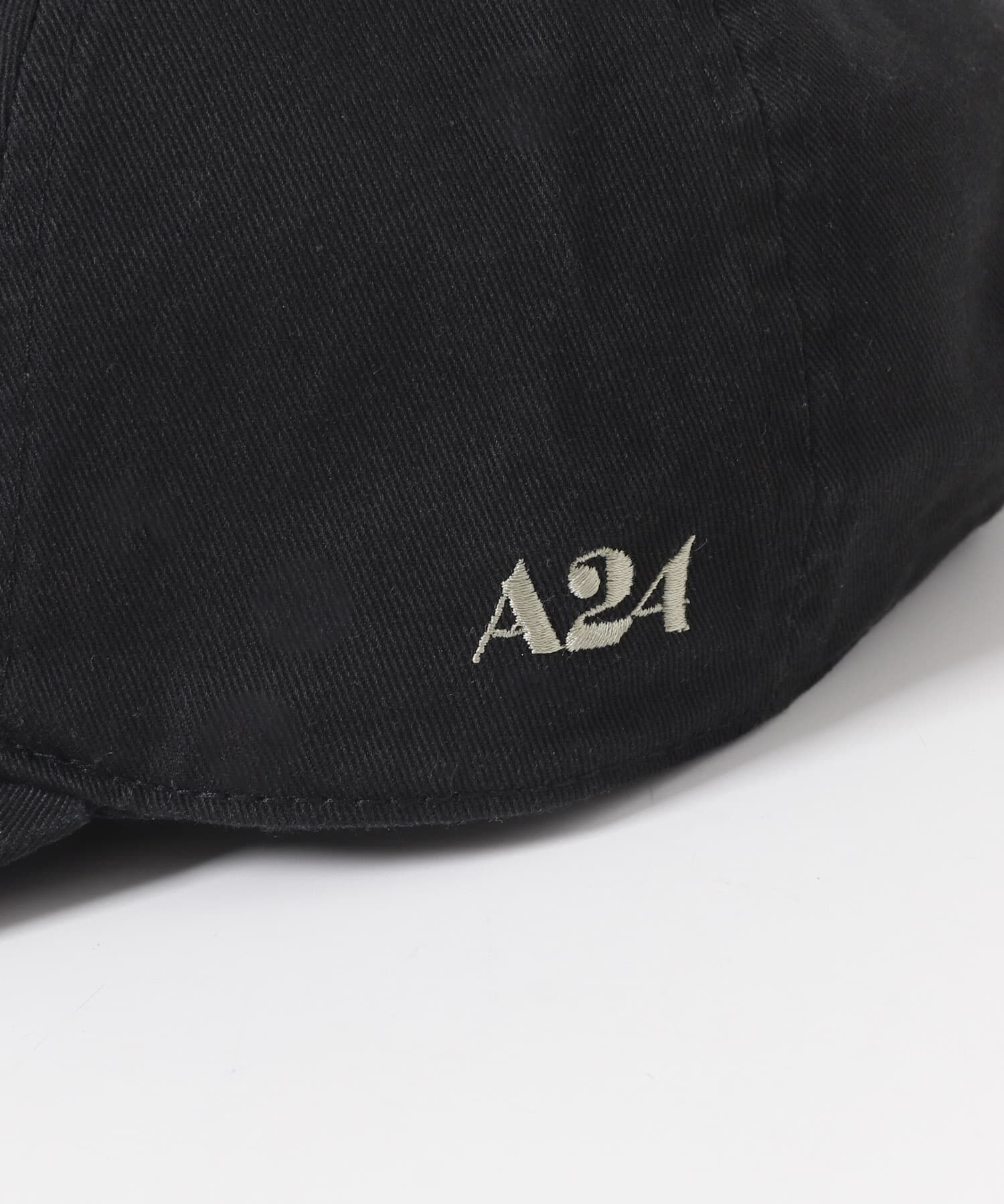 URBAN RESEARCH「URBAN RESEARCH&times;Backrooms&times;A24　Backrooms LOGO CAP」|キャップ・キャスケット|
