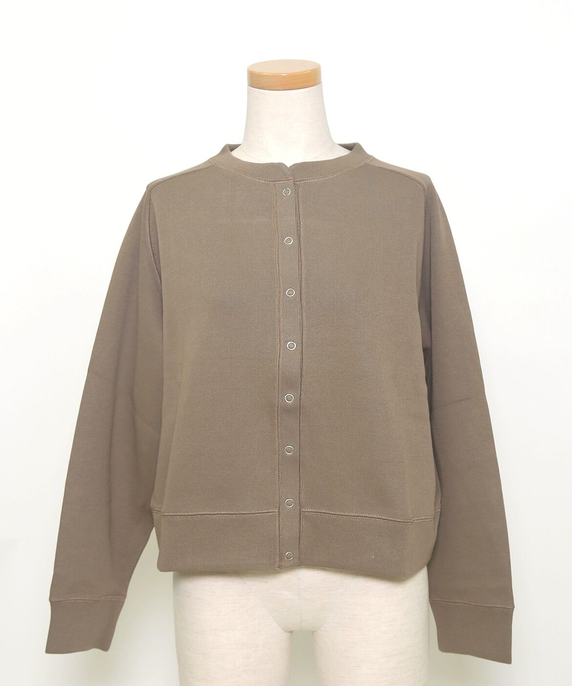 INED「《大きいサイズ》ドットボタンカーディガン《YVON》」|スウェット・ジャージ|