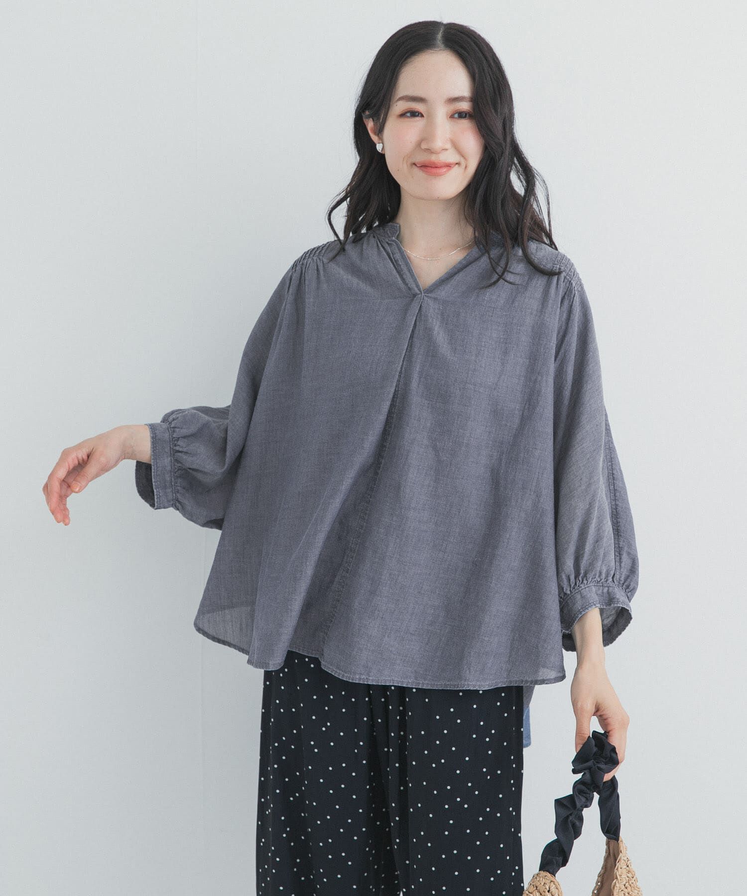 URBAN RESEARCH DOORS「シアーデニムピンタックドルマンブラウス」|シャツ・ブラウス|
