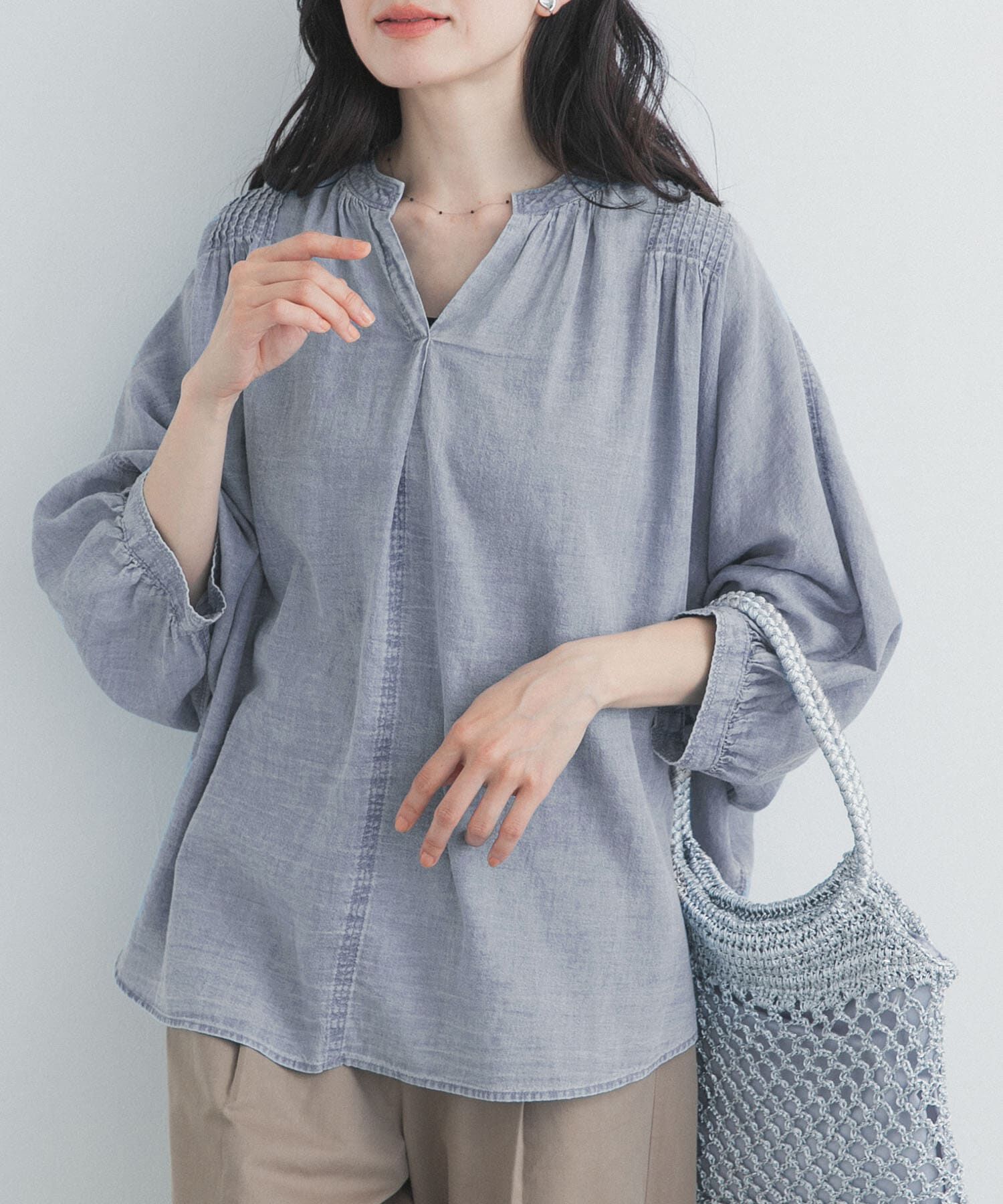 URBAN RESEARCH DOORS「シアーデニムピンタックドルマンブラウス」|シャツ・ブラウス|
