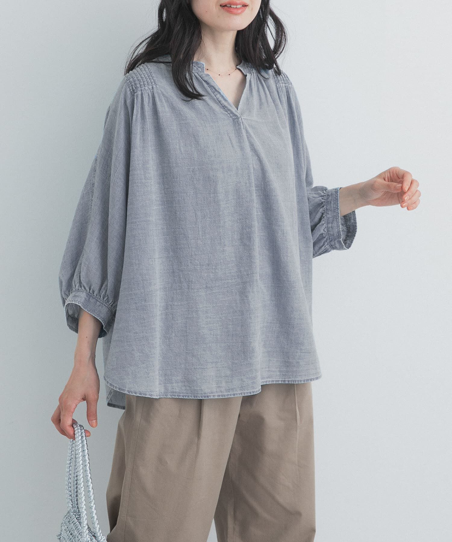 URBAN RESEARCH DOORS「シアーデニムピンタックドルマンブラウス」|シャツ・ブラウス|