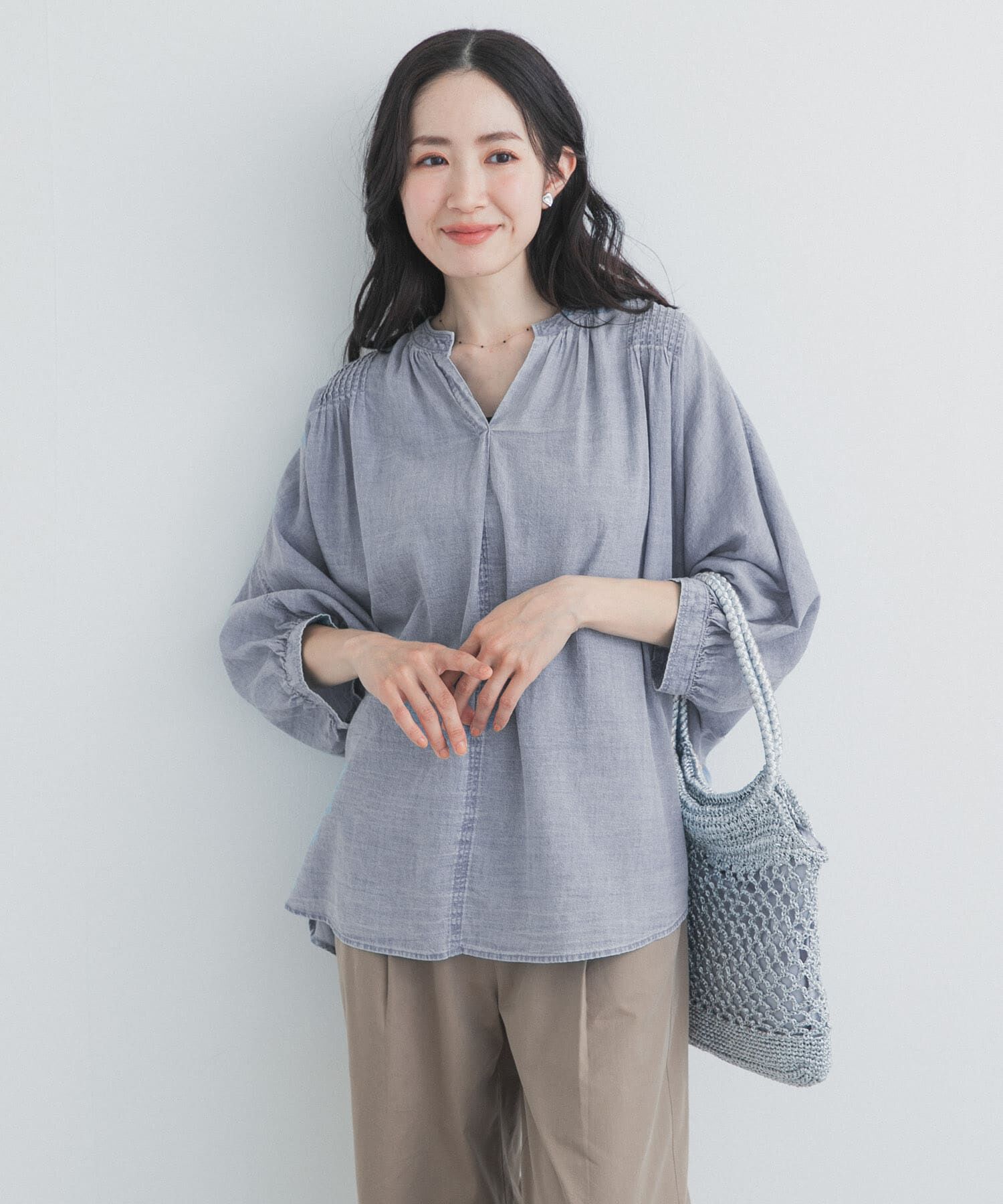 URBAN RESEARCH DOORS「シアーデニムピンタックドルマンブラウス」|シャツ・ブラウス|