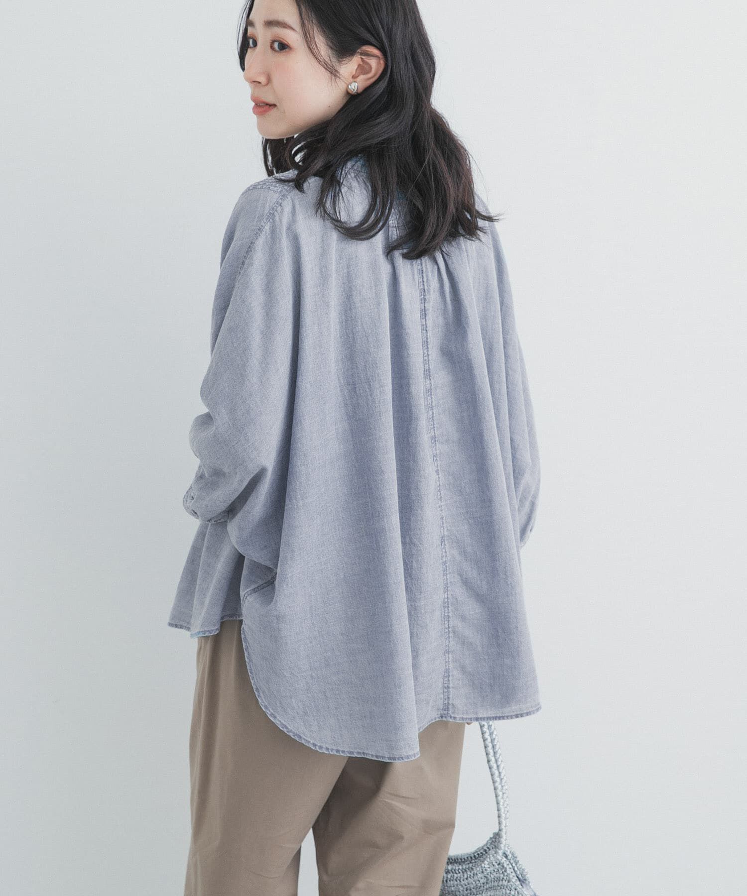 URBAN RESEARCH DOORS「シアーデニムピンタックドルマンブラウス」|シャツ・ブラウス|