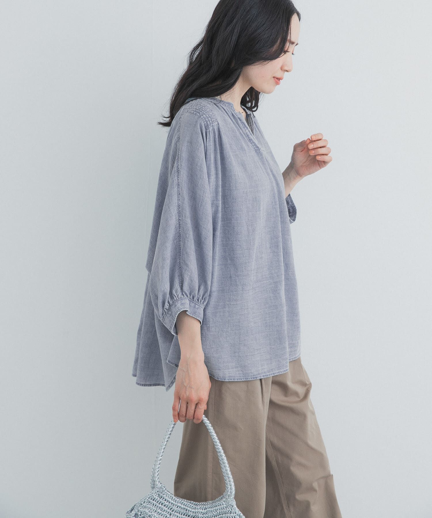 URBAN RESEARCH DOORS「シアーデニムピンタックドルマンブラウス」|シャツ・ブラウス|