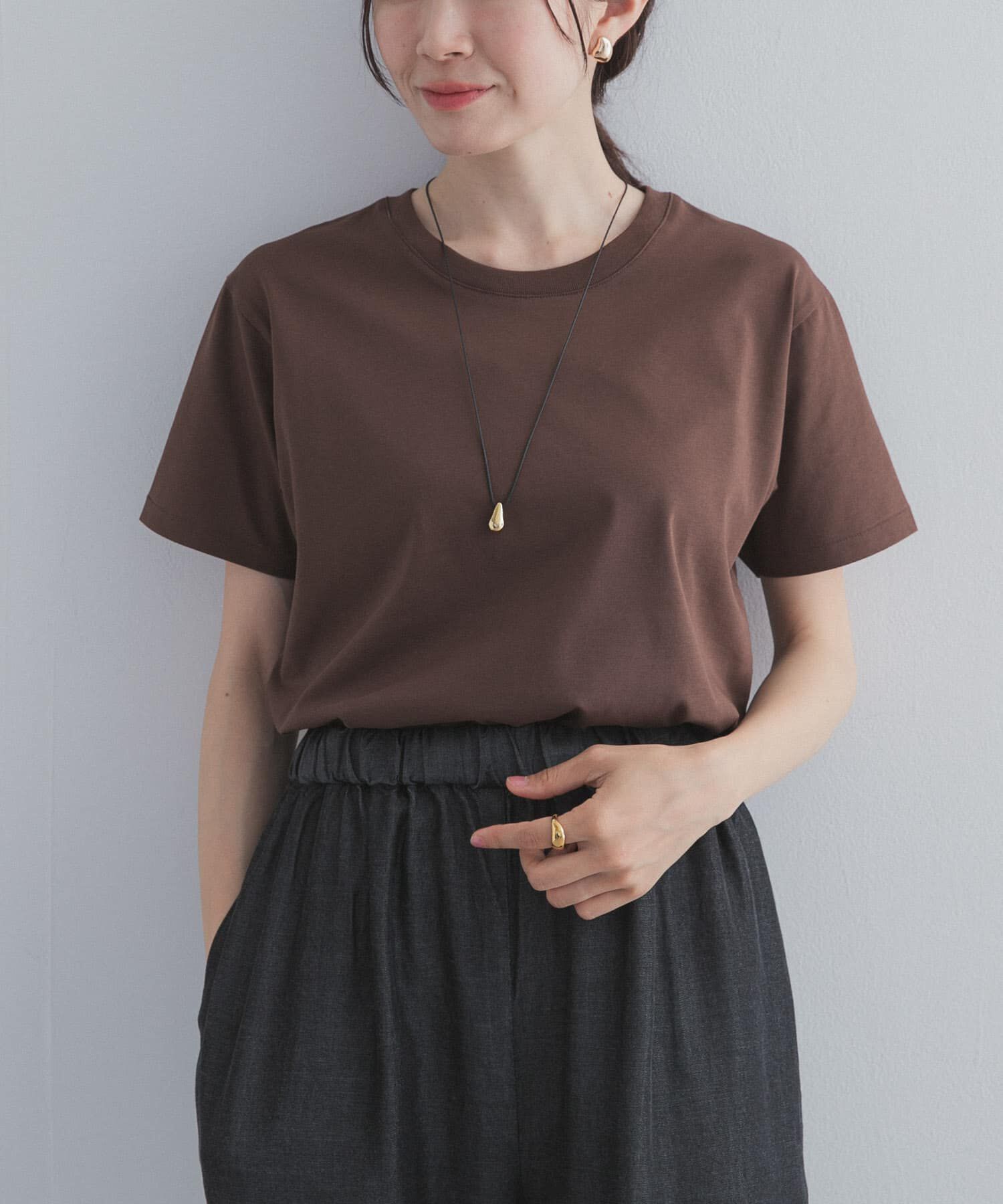 URBAN RESEARCH DOORS「『UR TECH』汗染み防止ベーシックTシャツ」|Tシャツ・カットソー|ブラウン