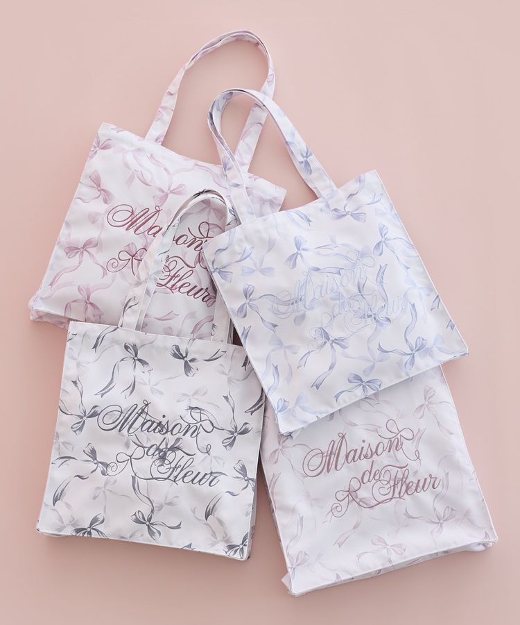 Maison de FLEUR「【A4対応】ブランドロゴ刺繍リボンプリントスクエアトート」|トートバッグ|