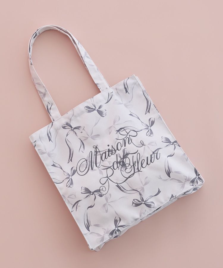 Maison de FLEUR「【A4対応】ブランドロゴ刺繍リボンプリントスクエアトート」|トートバッグ|