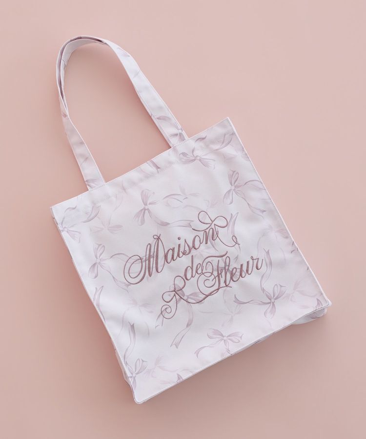 Maison de FLEUR「【A4対応】ブランドロゴ刺繍リボンプリントスクエアトート」|トートバッグ|グレイッシュピンク