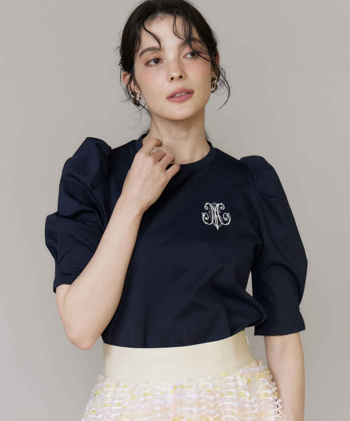 Maglie le cassetto「《大きいサイズ》ロゴ刺繍ボリューム袖カットソー」|Tシャツ・カットソー|ネイビー