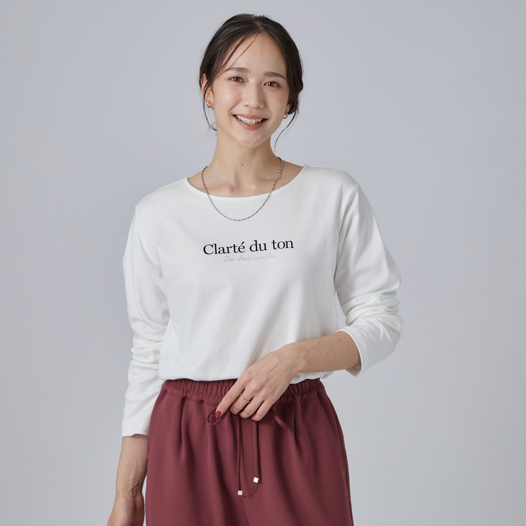SHOO･LA･RUE「【UV/S-LL/洗濯機可】大人上品 ロゴプリントロンT」|Tシャツ・カットソー|