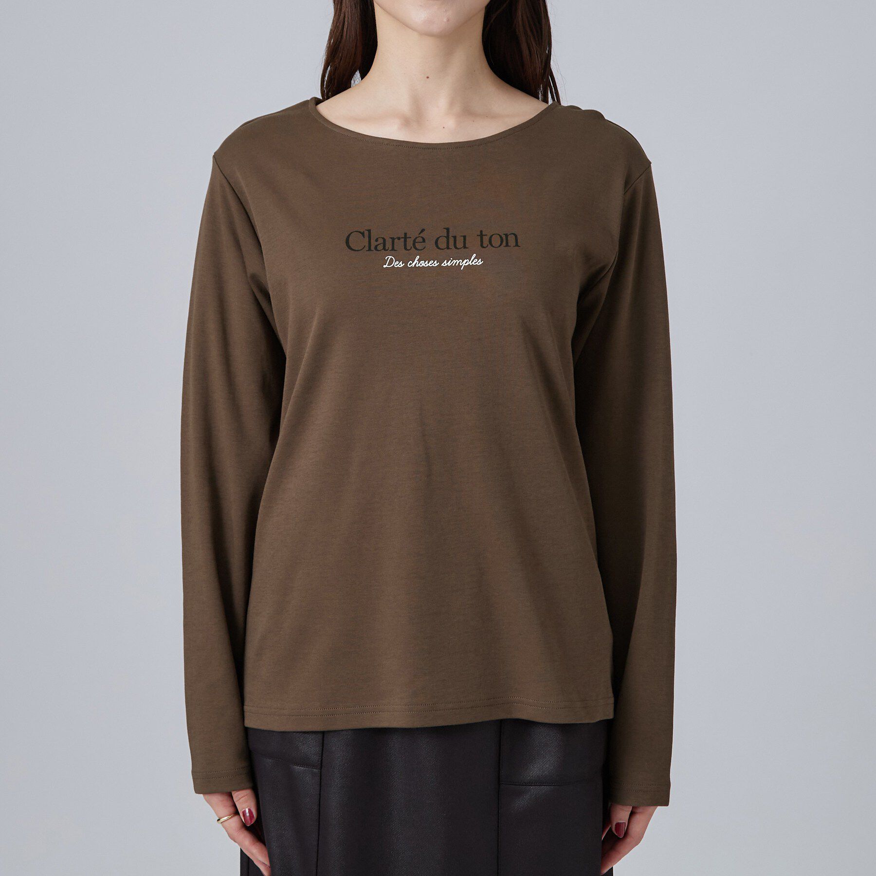 SHOO･LA･RUE「【UV/S-LL/洗濯機可】大人上品 ロゴプリントロンT」|Tシャツ・カットソー|