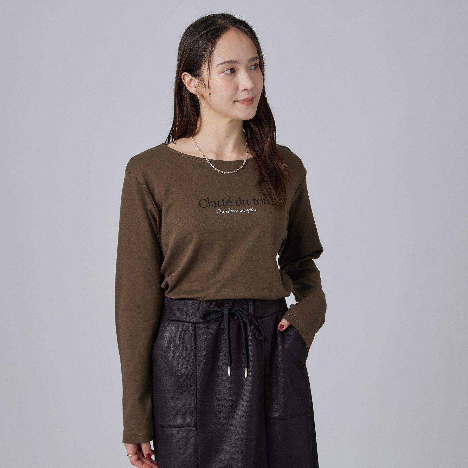 SHOO･LA･RUE「【UV/S-LL/洗濯機可】大人上品 ロゴプリントロンT」|Tシャツ・カットソー|