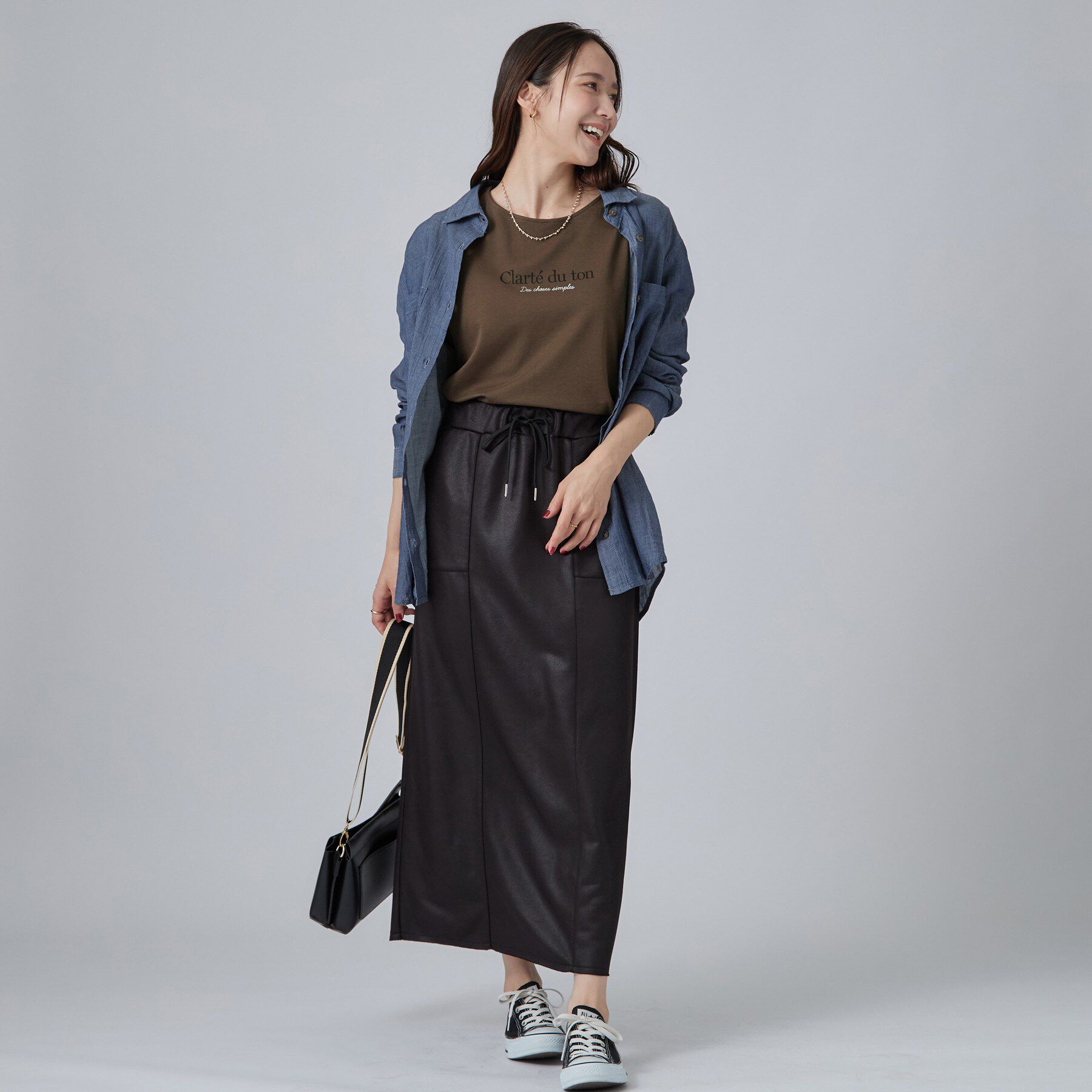 SHOO･LA･RUE「【UV/S-LL/洗濯機可】大人上品 ロゴプリントロンT」|Tシャツ・カットソー|