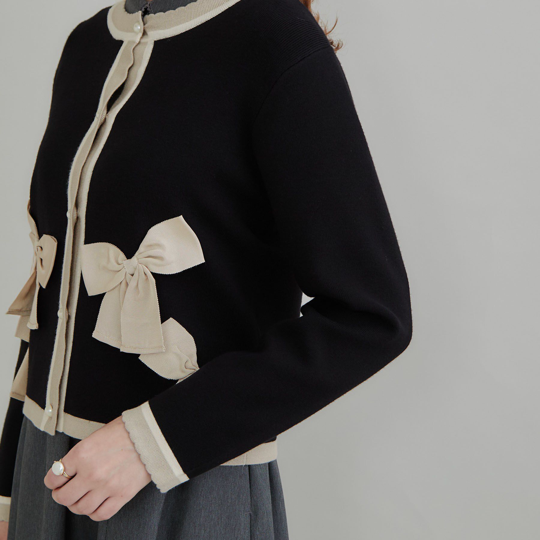 Couture broach「【リボンが主役】配色 総針スカラカーディガン」|カーディガン|