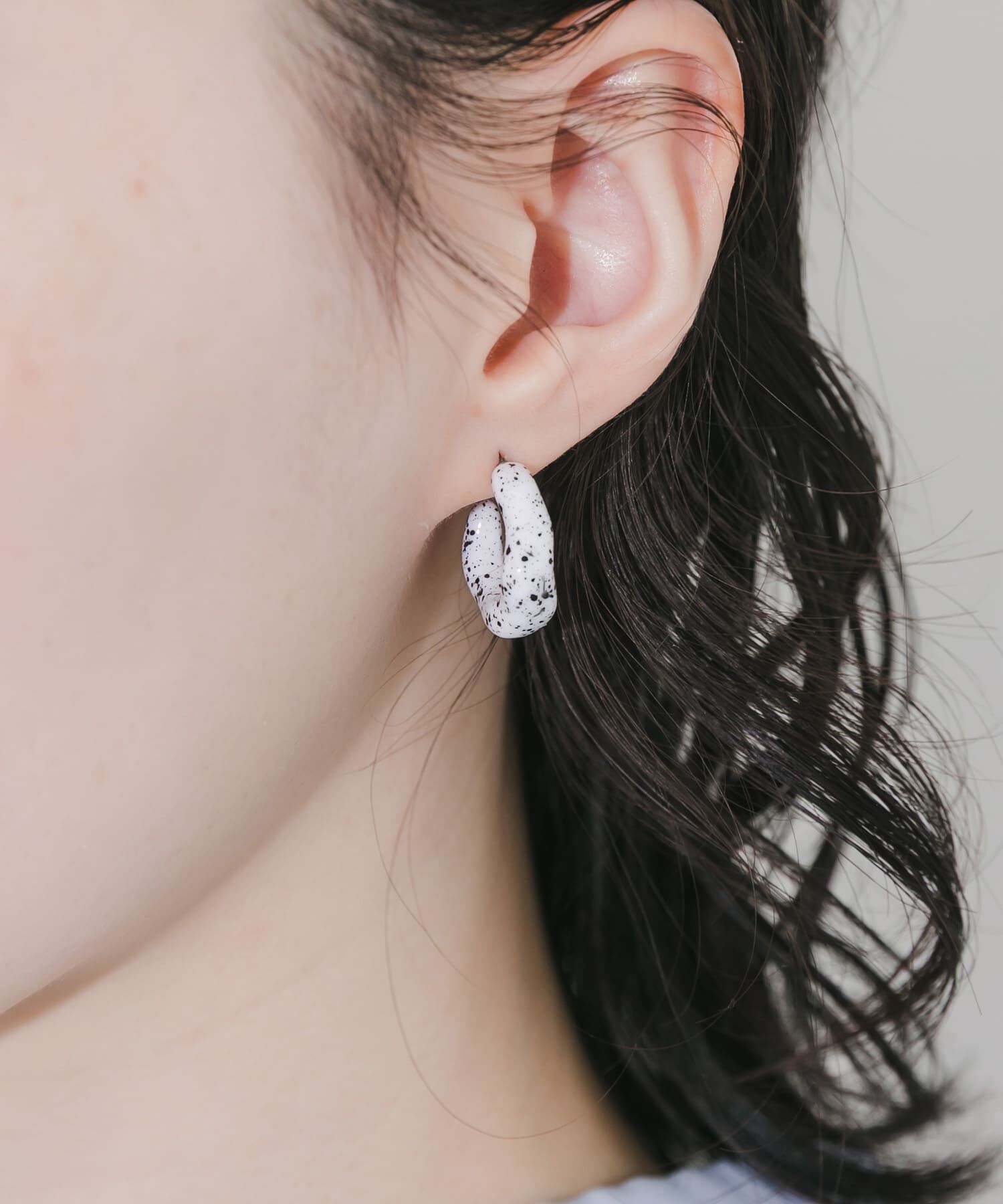 SMELLY「ダルメシアンニュアンスフープピアス」|ピアス|