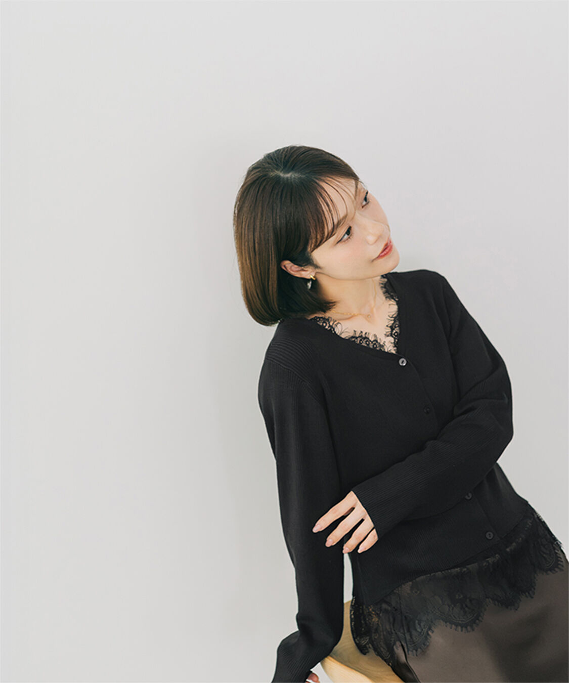 ur's「【mayuさんコラボアイテム】レーストリミングVネックニットカーディガン」|ニット・セーター|