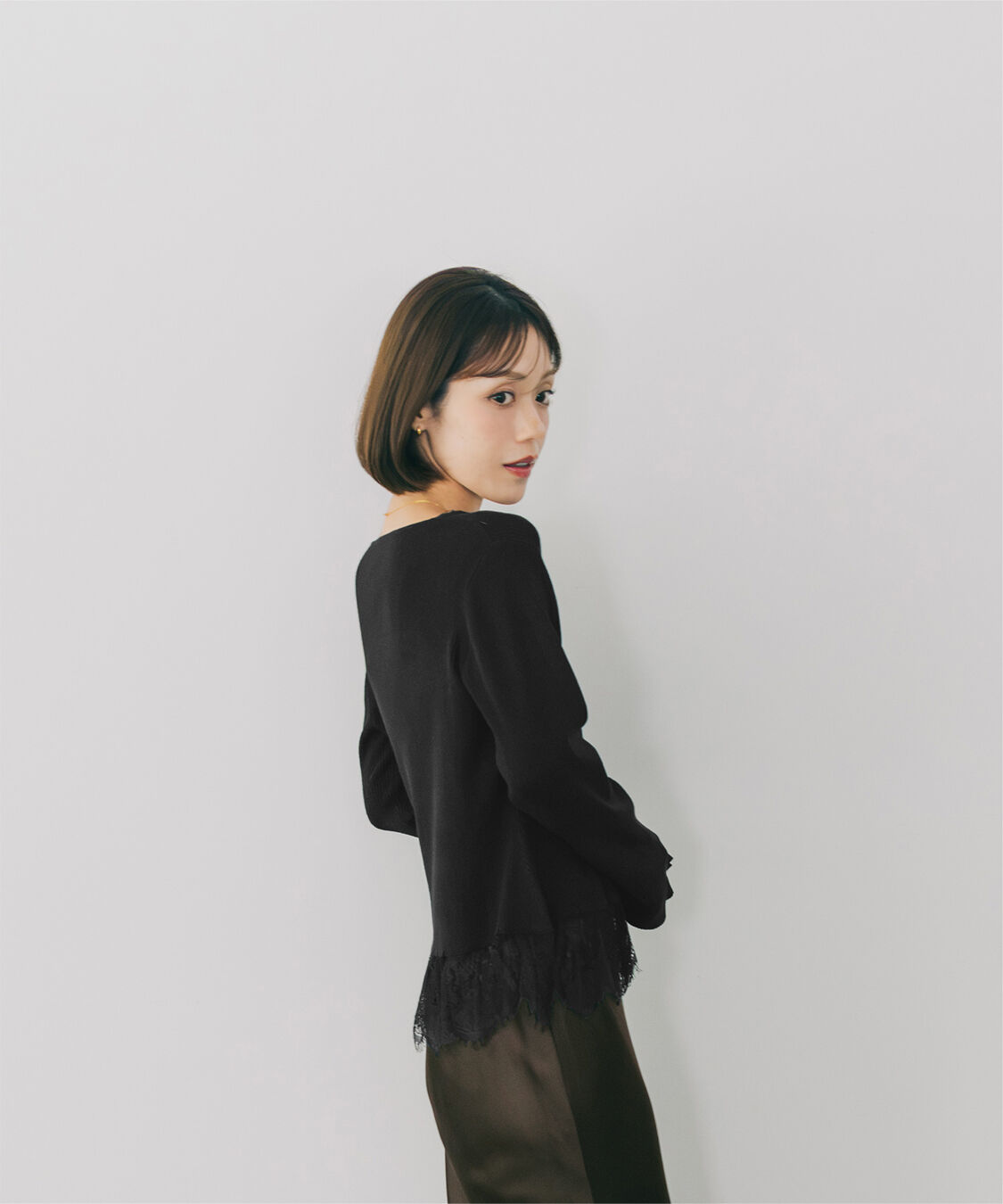 ur's「【mayuさんコラボアイテム】レーストリミングVネックニットカーディガン」|ニット・セーター|