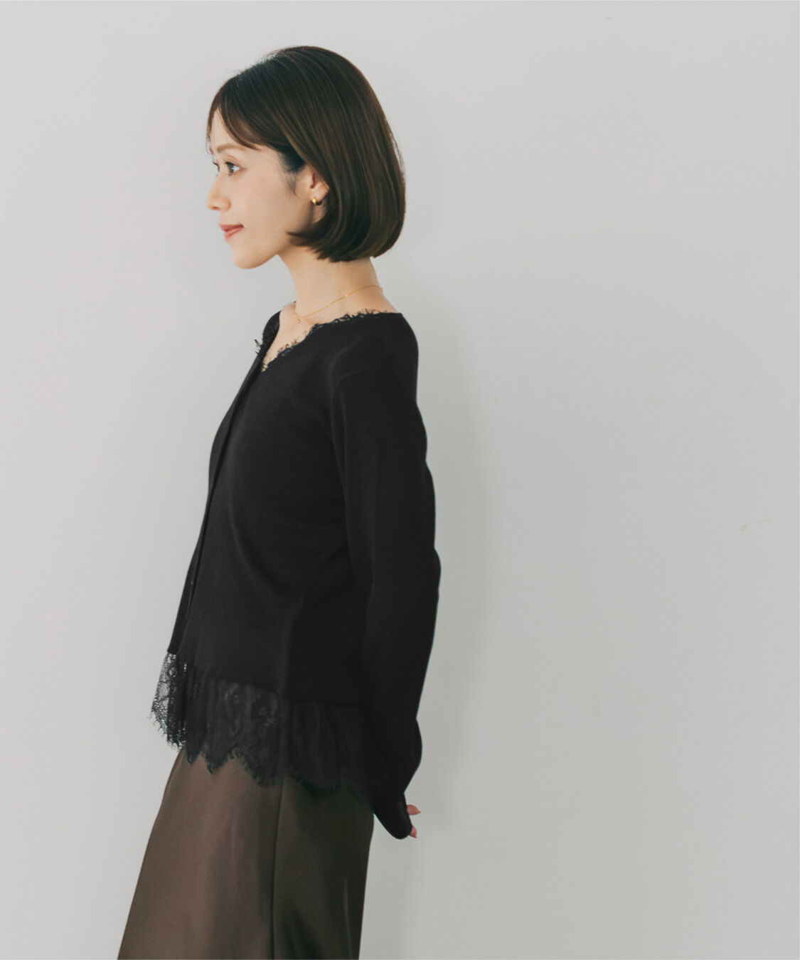 ur's「【mayuさんコラボアイテム】レーストリミングVネックニットカーディガン」|ニット・セーター|