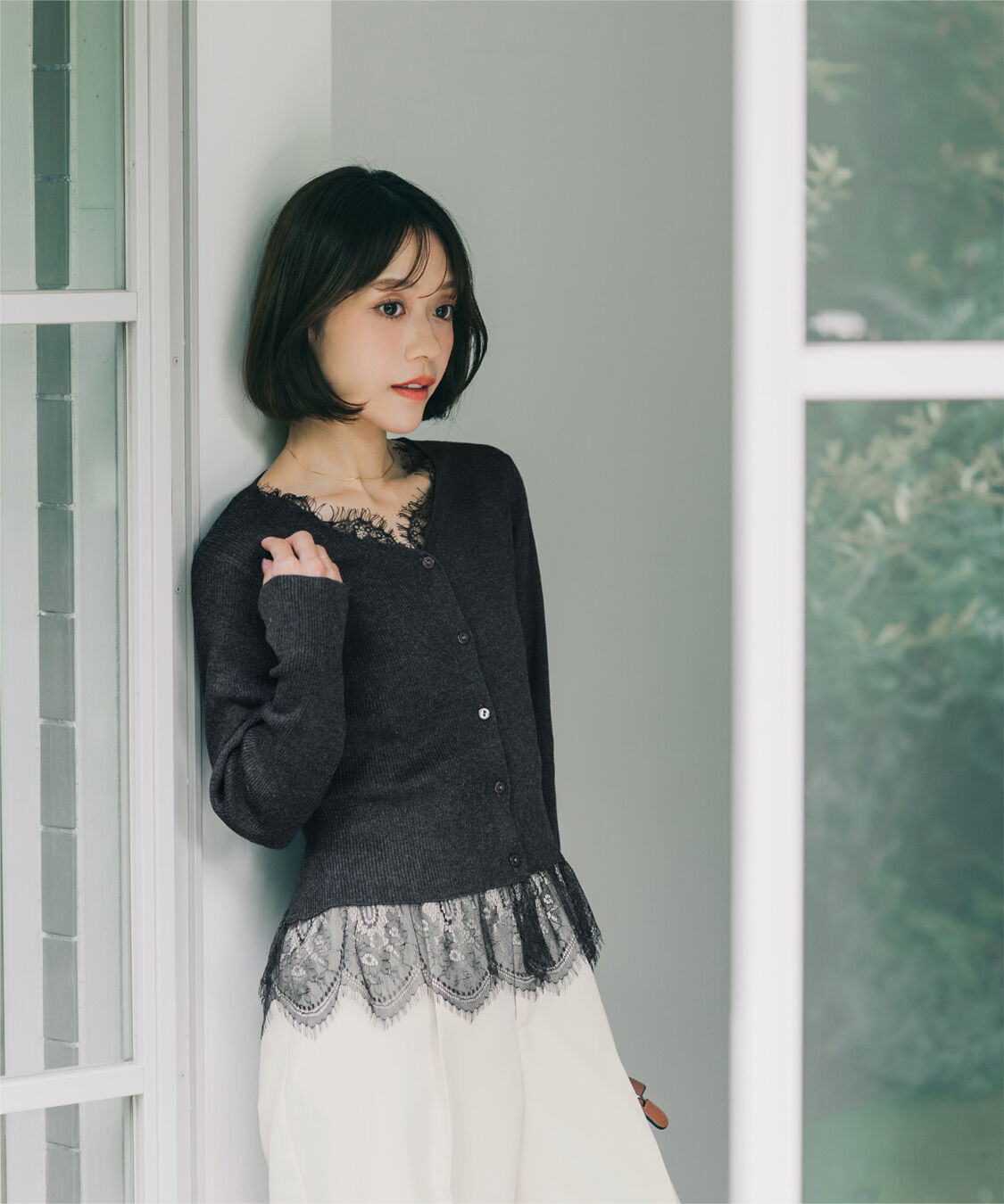 ur's「【mayuさんコラボアイテム】レーストリミングVネックニットカーディガン」|ニット・セーター|